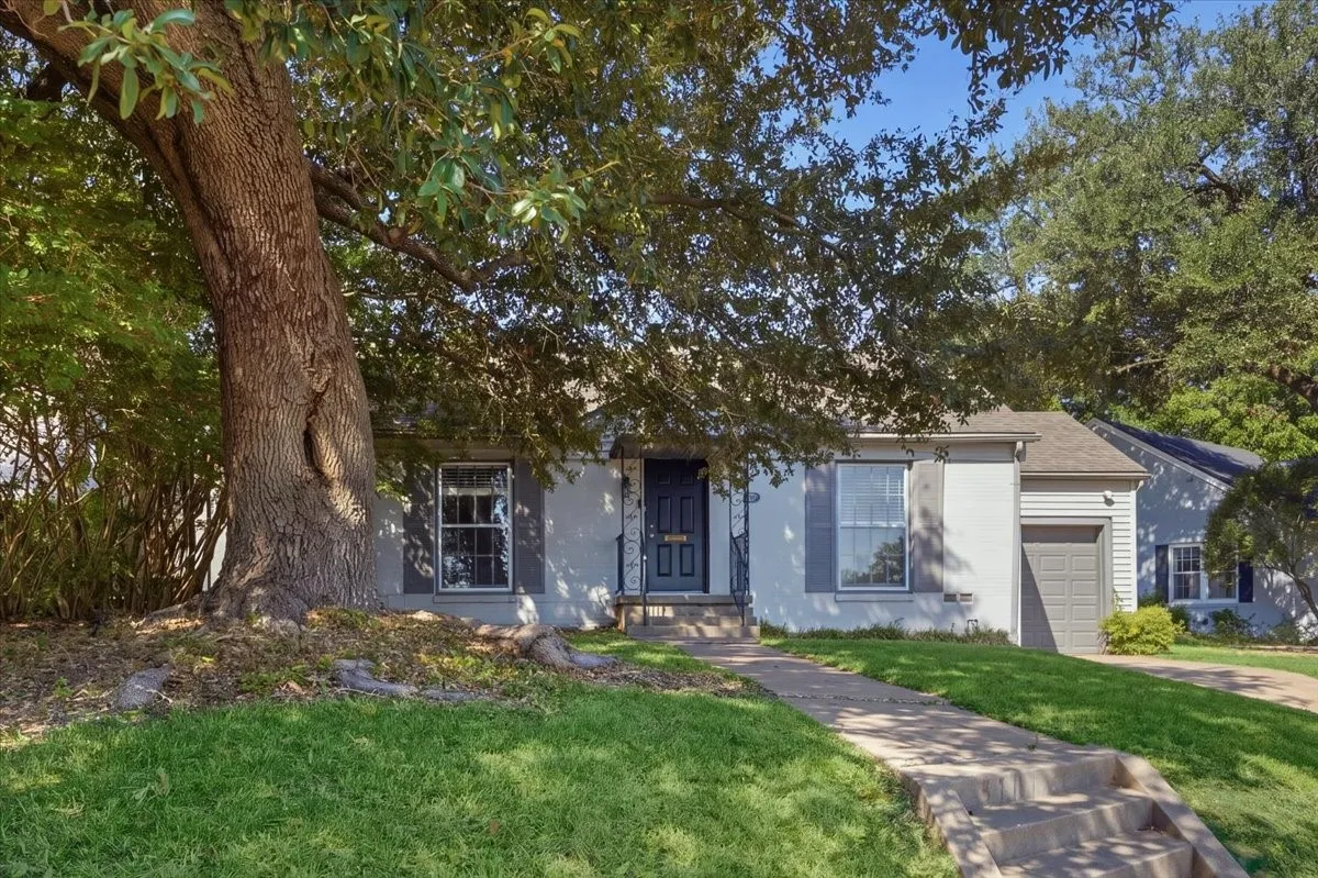Single Family Residence For Rent in Tarrant County , 3101 Westcliff Road W, Fort Worth, Texas 76109, 2 Bedroom, 2 Bathroom, 1 Garage spaces, 1,550 Sqft, built in 1940, mls#21299929, Real Estate Agent in Fort Worth, Homes For Rent in Tarrant county, Homes For Rent in Fort Worth, Realtor in Fort Worth Texas, Real Estate Brokerage Independent Realty Texas, Luminita Cordes Realtor