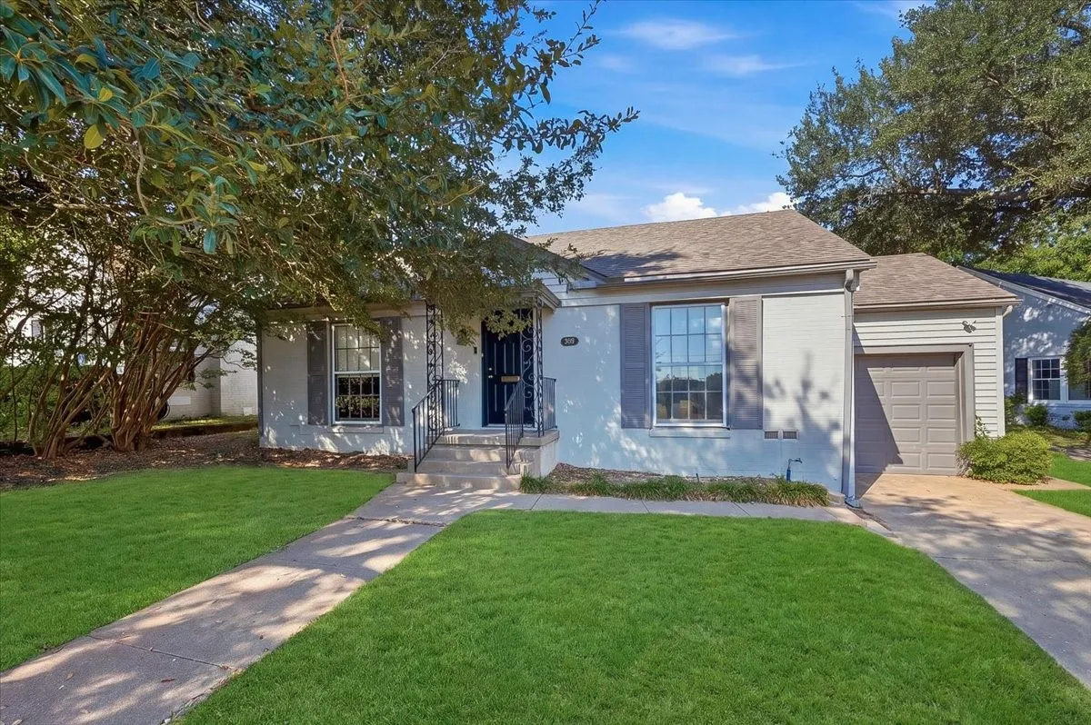 Single Family Residence For Rent in Tarrant County , 3101 Westcliff Road W, Fort Worth, Texas 76109, 2 Bedroom, 2 Bathroom, 1 Garage spaces, 1,550 Sqft, built in 1940, mls#21299929, Real Estate Agent in Fort Worth, Homes For Rent in Tarrant county, Homes For Rent in Fort Worth, Realtor in Fort Worth Texas, Real Estate Brokerage Independent Realty Texas, Luminita Cordes Realtor