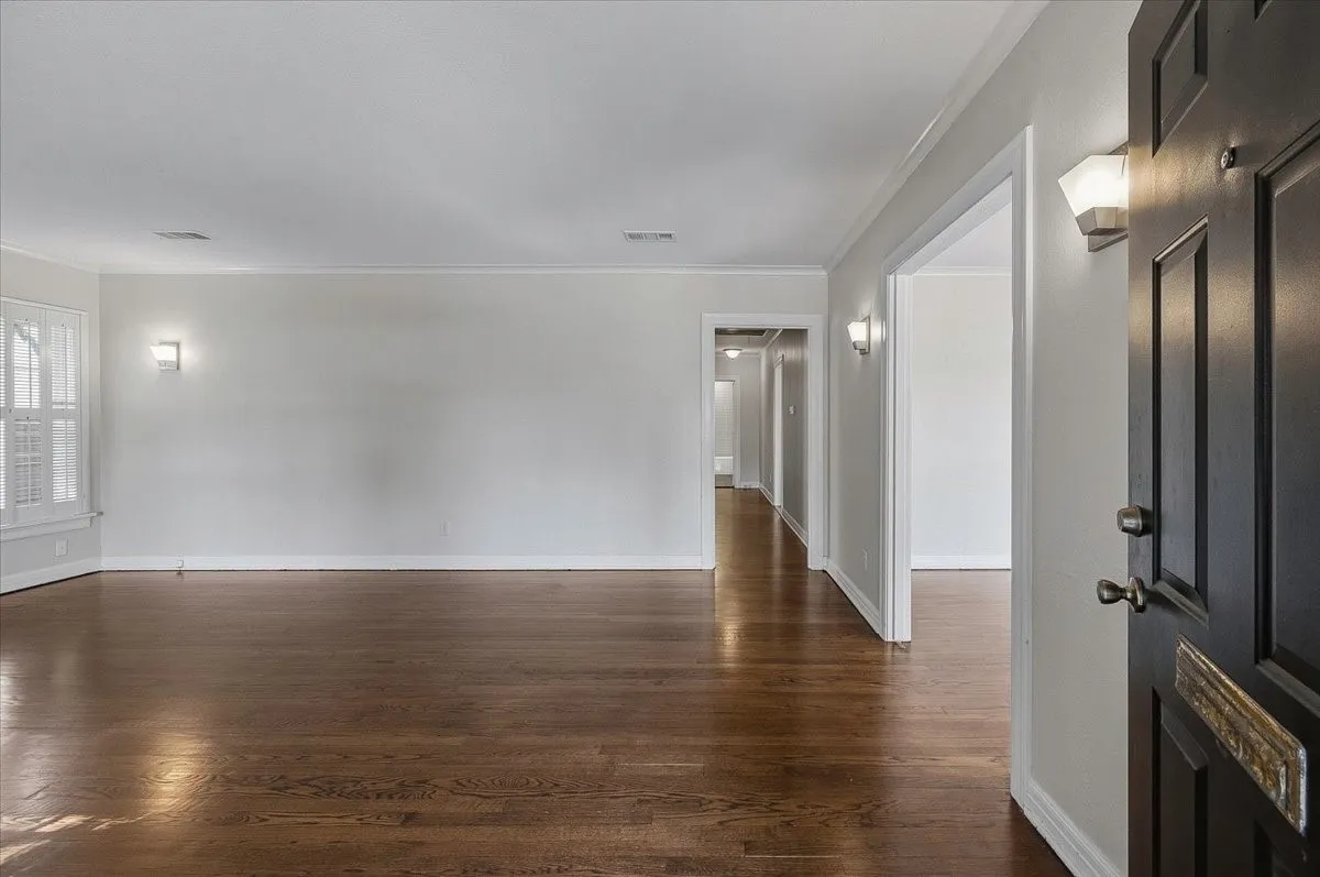 Single Family Residence For Rent in Tarrant County , 3101 Westcliff Road W, Fort Worth, Texas 76109, 2 Bedroom, 2 Bathroom, 1 Garage spaces, 1,550 Sqft, built in 1940, mls#21299929, Real Estate Agent in Fort Worth, Homes For Rent in Tarrant county, Homes For Rent in Fort Worth, Realtor in Fort Worth Texas, Real Estate Brokerage Independent Realty Texas, Luminita Cordes Realtor