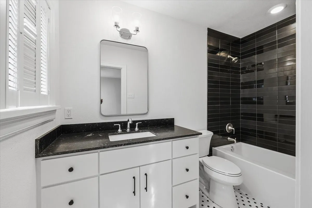 Single Family Residence For Rent in Tarrant County , 3101 Westcliff Road W, Fort Worth, Texas 76109, 2 Bedroom, 2 Bathroom, 1 Garage spaces, 1,550 Sqft, built in 1940, mls#21299929, Real Estate Agent in Fort Worth, Homes For Rent in Tarrant county, Homes For Rent in Fort Worth, Realtor in Fort Worth Texas, Real Estate Brokerage Independent Realty Texas, Luminita Cordes Realtor