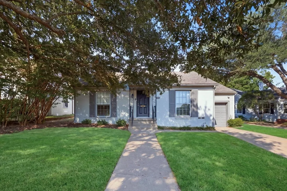 Single Family Residence For Rent in Tarrant County , 3101 Westcliff Road W, Fort Worth, Texas 76109, 2 Bedroom, 2 Bathroom, 1 Garage spaces, 1,550 Sqft, built in 1940, mls#21299929, Real Estate Agent in Fort Worth, Homes For Rent in Tarrant county, Homes For Rent in Fort Worth, Realtor in Fort Worth Texas, Real Estate Brokerage Independent Realty Texas, Luminita Cordes Realtor