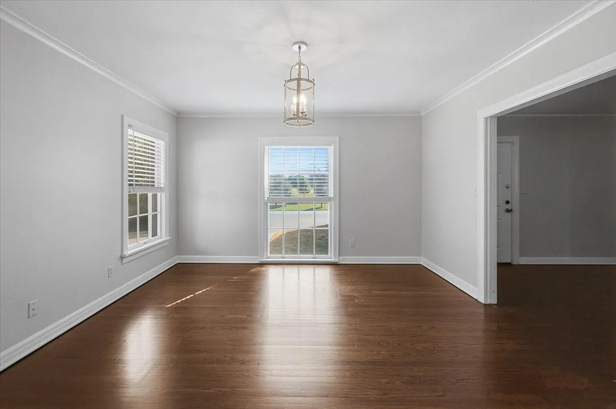 Single Family Residence For Rent in Tarrant County , 3101 Westcliff Road W, Fort Worth, Texas 76109, 2 Bedroom, 2 Bathroom, 1 Garage spaces, 1,550 Sqft, built in 1940, mls#21299929, Real Estate Agent in Fort Worth, Homes For Rent in Tarrant county, Homes For Rent in Fort Worth, Realtor in Fort Worth Texas, Real Estate Brokerage Independent Realty Texas, Luminita Cordes Realtor