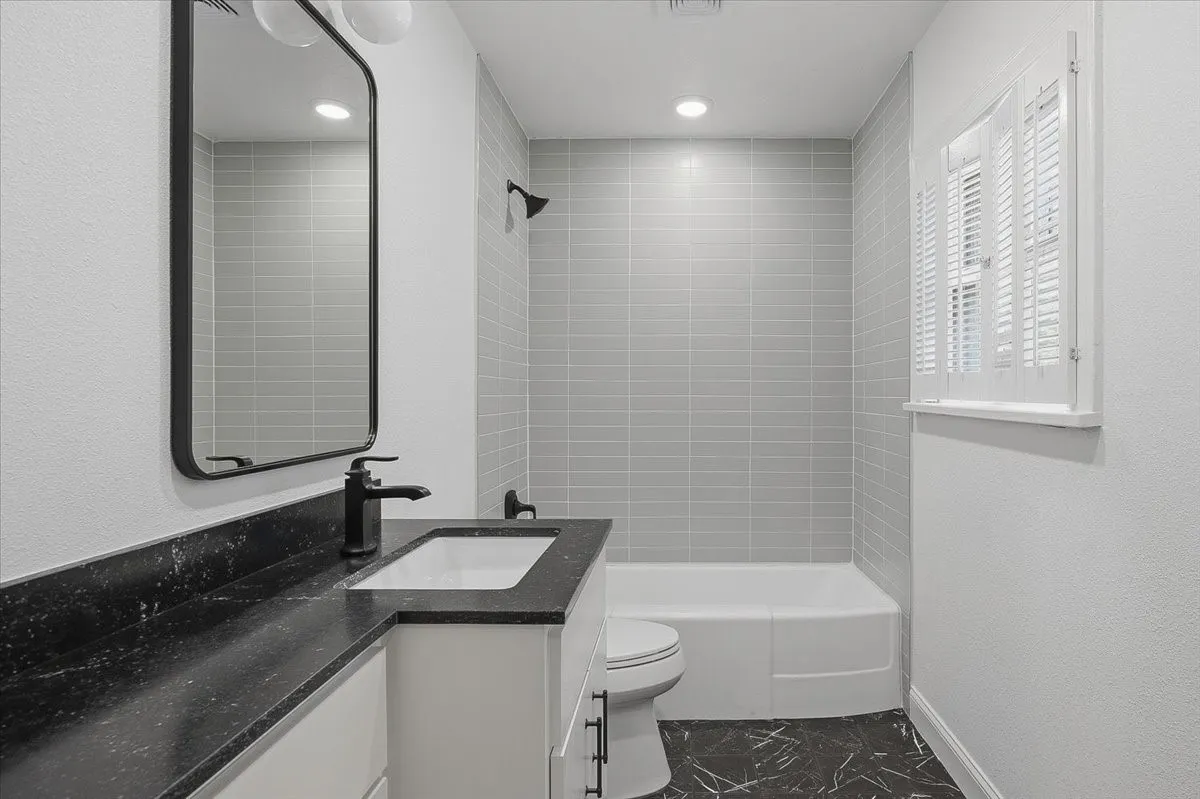 Single Family Residence For Rent in Tarrant County , 3101 Westcliff Road W, Fort Worth, Texas 76109, 2 Bedroom, 2 Bathroom, 1 Garage spaces, 1,550 Sqft, built in 1940, mls#21299929, Real Estate Agent in Fort Worth, Homes For Rent in Tarrant county, Homes For Rent in Fort Worth, Realtor in Fort Worth Texas, Real Estate Brokerage Independent Realty Texas, Luminita Cordes Realtor