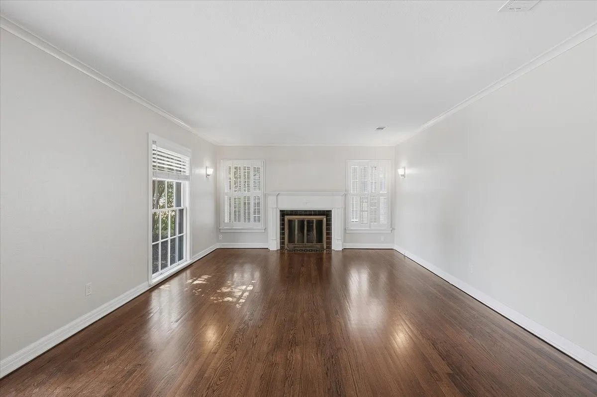 Single Family Residence For Rent in Tarrant County , 3101 Westcliff Road W, Fort Worth, Texas 76109, 2 Bedroom, 2 Bathroom, 1 Garage spaces, 1,550 Sqft, built in 1940, mls#21299929, Real Estate Agent in Fort Worth, Homes For Rent in Tarrant county, Homes For Rent in Fort Worth, Realtor in Fort Worth Texas, Real Estate Brokerage Independent Realty Texas, Luminita Cordes Realtor