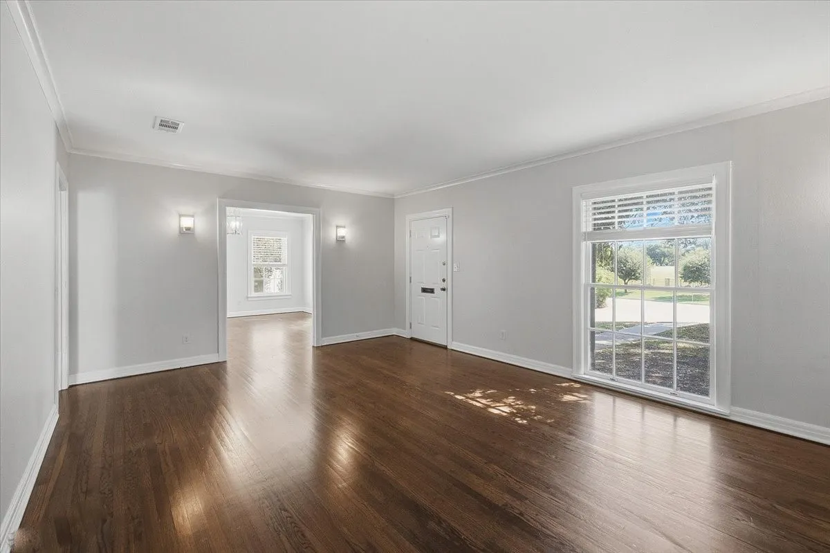 Single Family Residence For Rent in Tarrant County , 3101 Westcliff Road W, Fort Worth, Texas 76109, 2 Bedroom, 2 Bathroom, 1 Garage spaces, 1,550 Sqft, built in 1940, mls#21299929, Real Estate Agent in Fort Worth, Homes For Rent in Tarrant county, Homes For Rent in Fort Worth, Realtor in Fort Worth Texas, Real Estate Brokerage Independent Realty Texas, Luminita Cordes Realtor