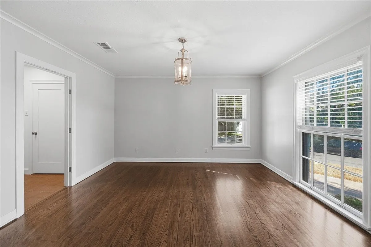 Single Family Residence For Rent in Tarrant County , 3101 Westcliff Road W, Fort Worth, Texas 76109, 2 Bedroom, 2 Bathroom, 1 Garage spaces, 1,550 Sqft, built in 1940, mls#21299929, Real Estate Agent in Fort Worth, Homes For Rent in Tarrant county, Homes For Rent in Fort Worth, Realtor in Fort Worth Texas, Real Estate Brokerage Independent Realty Texas, Luminita Cordes Realtor