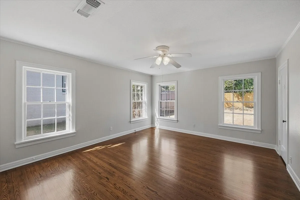Single Family Residence For Rent in Tarrant County , 3101 Westcliff Road W, Fort Worth, Texas 76109, 2 Bedroom, 2 Bathroom, 1 Garage spaces, 1,550 Sqft, built in 1940, mls#21299929, Real Estate Agent in Fort Worth, Homes For Rent in Tarrant county, Homes For Rent in Fort Worth, Realtor in Fort Worth Texas, Real Estate Brokerage Independent Realty Texas, Luminita Cordes Realtor