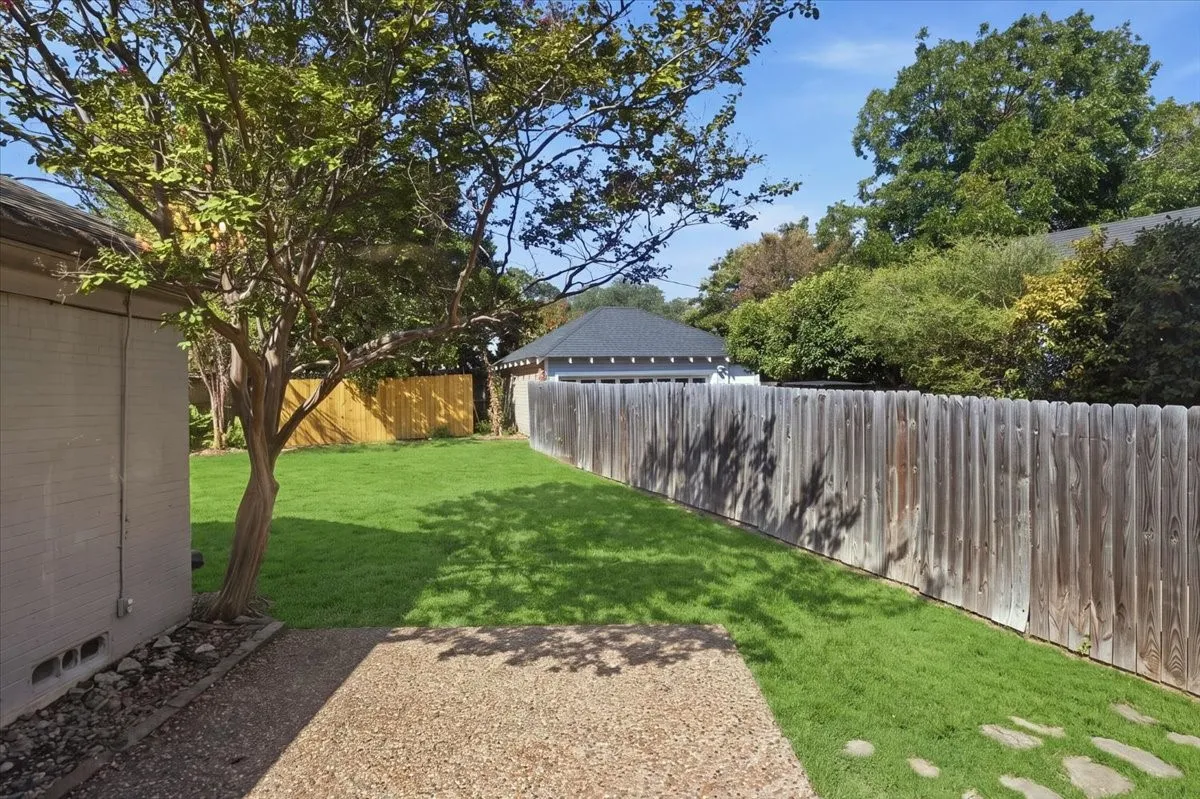 Single Family Residence For Rent in Tarrant County , 3101 Westcliff Road W, Fort Worth, Texas 76109, 2 Bedroom, 2 Bathroom, 1 Garage spaces, 1,550 Sqft, built in 1940, mls#21299929, Real Estate Agent in Fort Worth, Homes For Rent in Tarrant county, Homes For Rent in Fort Worth, Realtor in Fort Worth Texas, Real Estate Brokerage Independent Realty Texas, Luminita Cordes Realtor