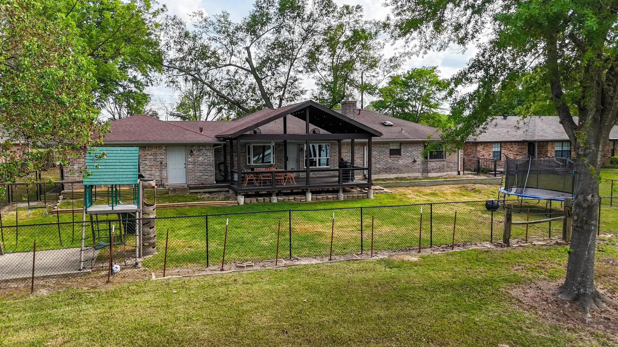 Single Family Residence For Sale in Wood County , 210 Pat Drive, Mineola, Texas 75773, 4 Bedroom, 2 Bathroom, 2 Garage spaces, 2,088 Sqft, built in 1988, mls#21301207, Real Estate Agent in Mineola, Homes For Sale in Wood county, Homes For Sale in Mineola, Realtor in Mineola Texas, Real Estate Brokerage Independent Realty Texas, Luminita Cordes Realtor