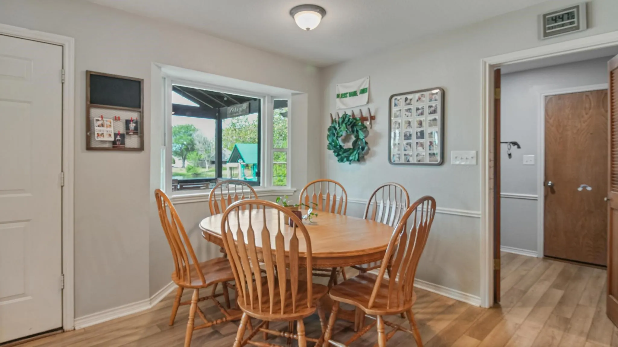 Single Family Residence For Sale in Wood County , 210 Pat Drive, Mineola, Texas 75773, 4 Bedroom, 2 Bathroom, 2 Garage spaces, 2,088 Sqft, built in 1988, mls#21301207, Real Estate Agent in Mineola, Homes For Sale in Wood county, Homes For Sale in Mineola, Realtor in Mineola Texas, Real Estate Brokerage Independent Realty Texas, Luminita Cordes Realtor