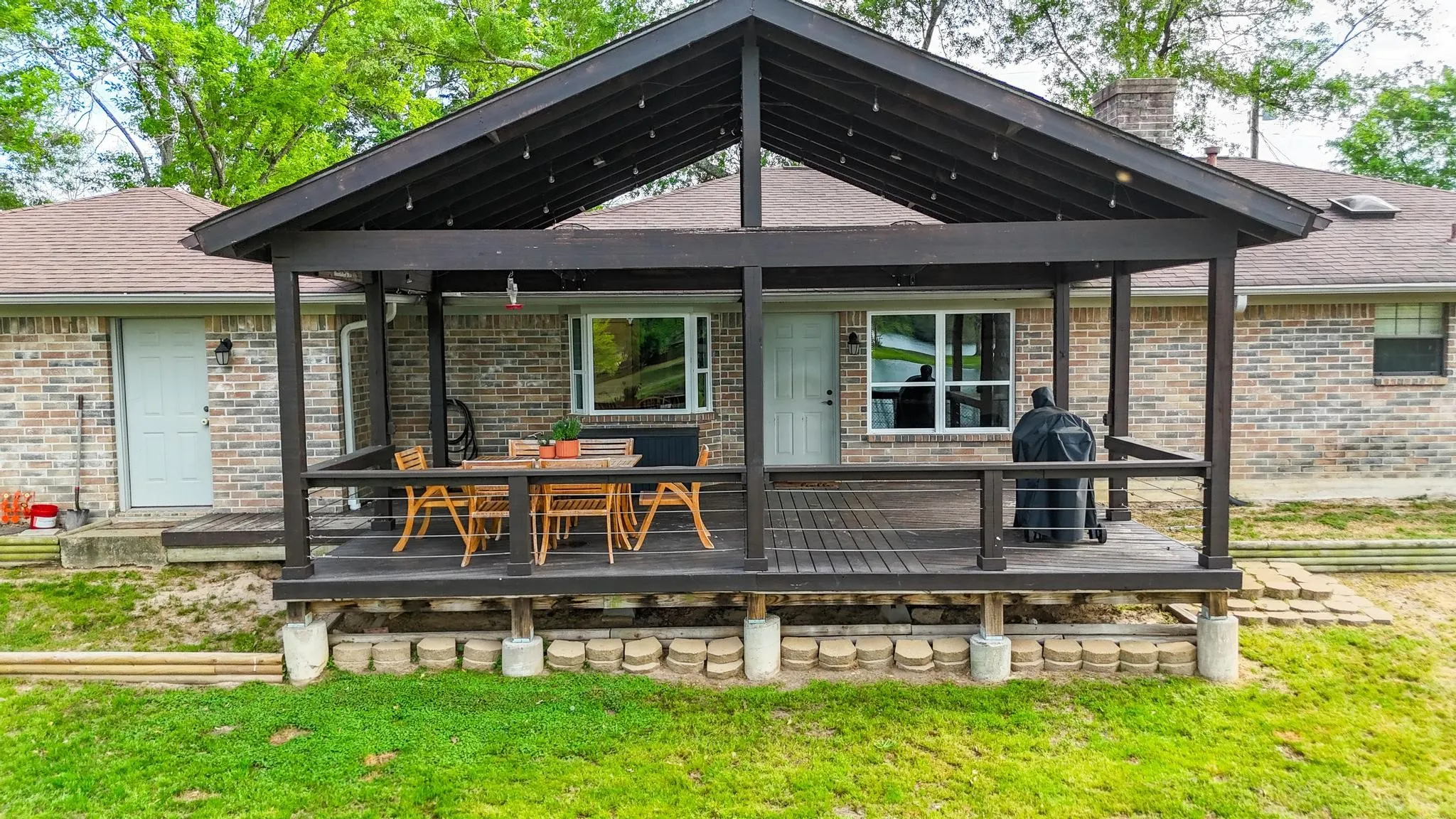 Single Family Residence For Sale in Wood County , 210 Pat Drive, Mineola, Texas 75773, 4 Bedroom, 2 Bathroom, 2 Garage spaces, 2,088 Sqft, built in 1988, mls#21301207, Real Estate Agent in Mineola, Homes For Sale in Wood county, Homes For Sale in Mineola, Realtor in Mineola Texas, Real Estate Brokerage Independent Realty Texas, Luminita Cordes Realtor
