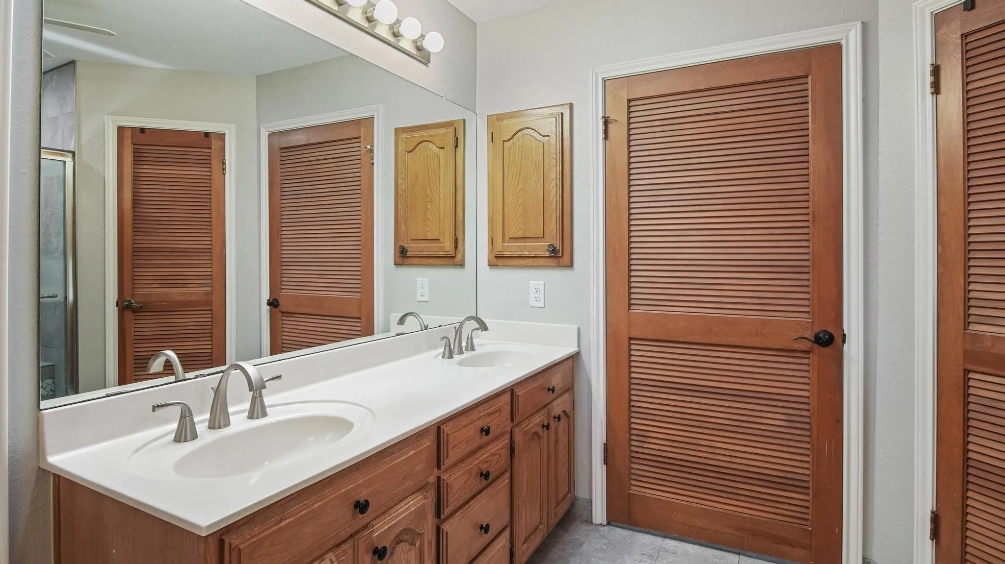 Single Family Residence For Sale in Wood County , 210 Pat Drive, Mineola, Texas 75773, 4 Bedroom, 2 Bathroom, 2 Garage spaces, 2,088 Sqft, built in 1988, mls#21301207, Real Estate Agent in Mineola, Homes For Sale in Wood county, Homes For Sale in Mineola, Realtor in Mineola Texas, Real Estate Brokerage Independent Realty Texas, Luminita Cordes Realtor