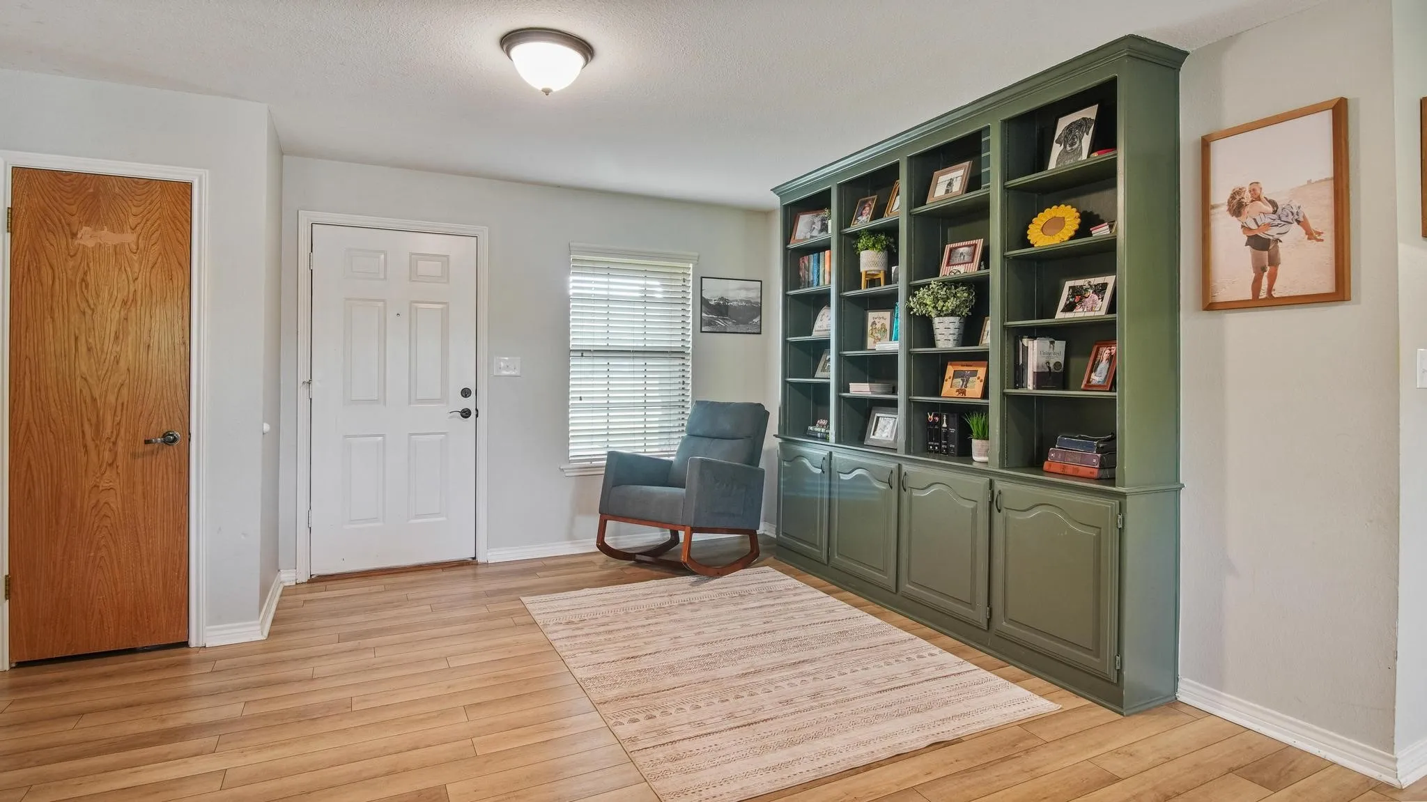 Single Family Residence For Sale in Wood County , 210 Pat Drive, Mineola, Texas 75773, 4 Bedroom, 2 Bathroom, 2 Garage spaces, 2,088 Sqft, built in 1988, mls#21301207, Real Estate Agent in Mineola, Homes For Sale in Wood county, Homes For Sale in Mineola, Realtor in Mineola Texas, Real Estate Brokerage Independent Realty Texas, Luminita Cordes Realtor