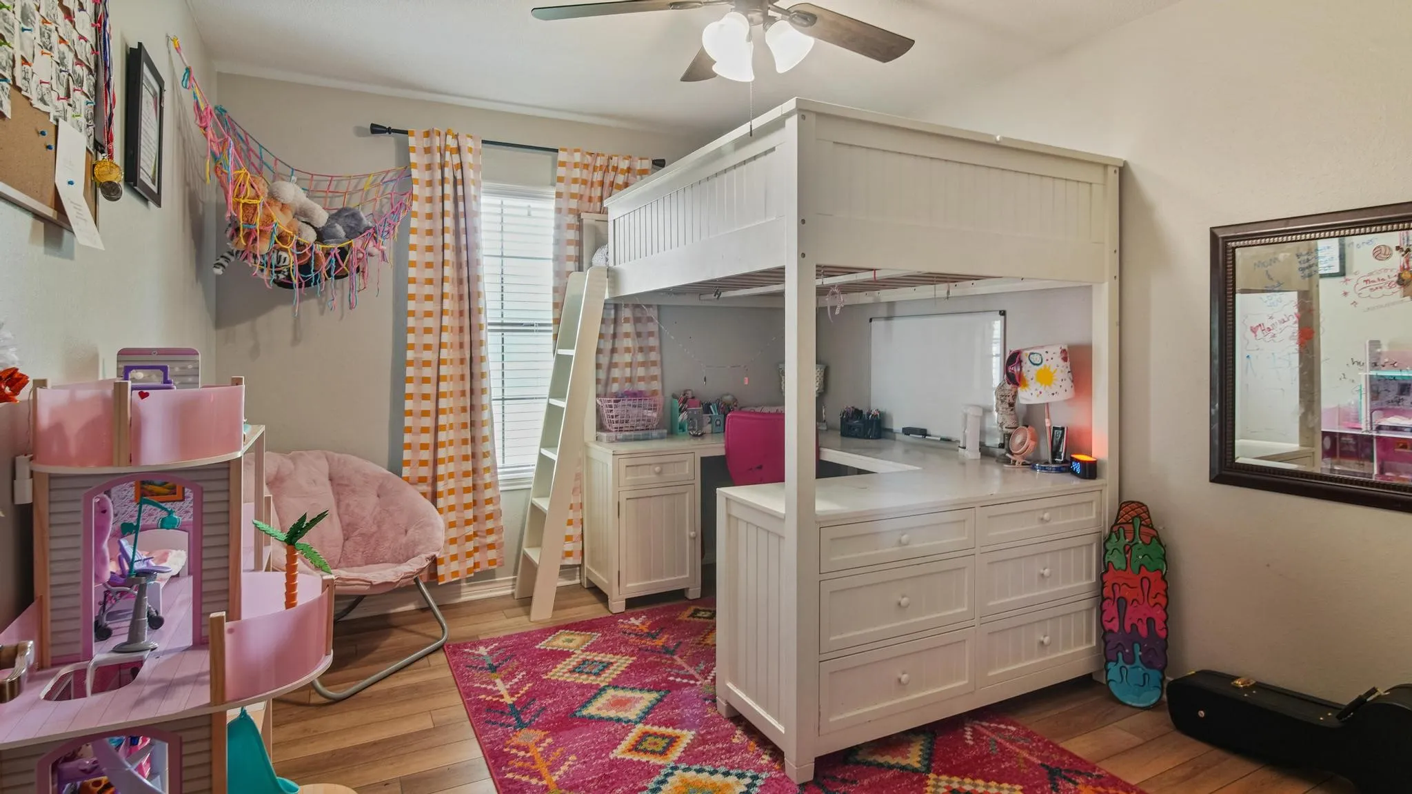 Single Family Residence For Sale in Wood County , 210 Pat Drive, Mineola, Texas 75773, 4 Bedroom, 2 Bathroom, 2 Garage spaces, 2,088 Sqft, built in 1988, mls#21301207, Real Estate Agent in Mineola, Homes For Sale in Wood county, Homes For Sale in Mineola, Realtor in Mineola Texas, Real Estate Brokerage Independent Realty Texas, Luminita Cordes Realtor