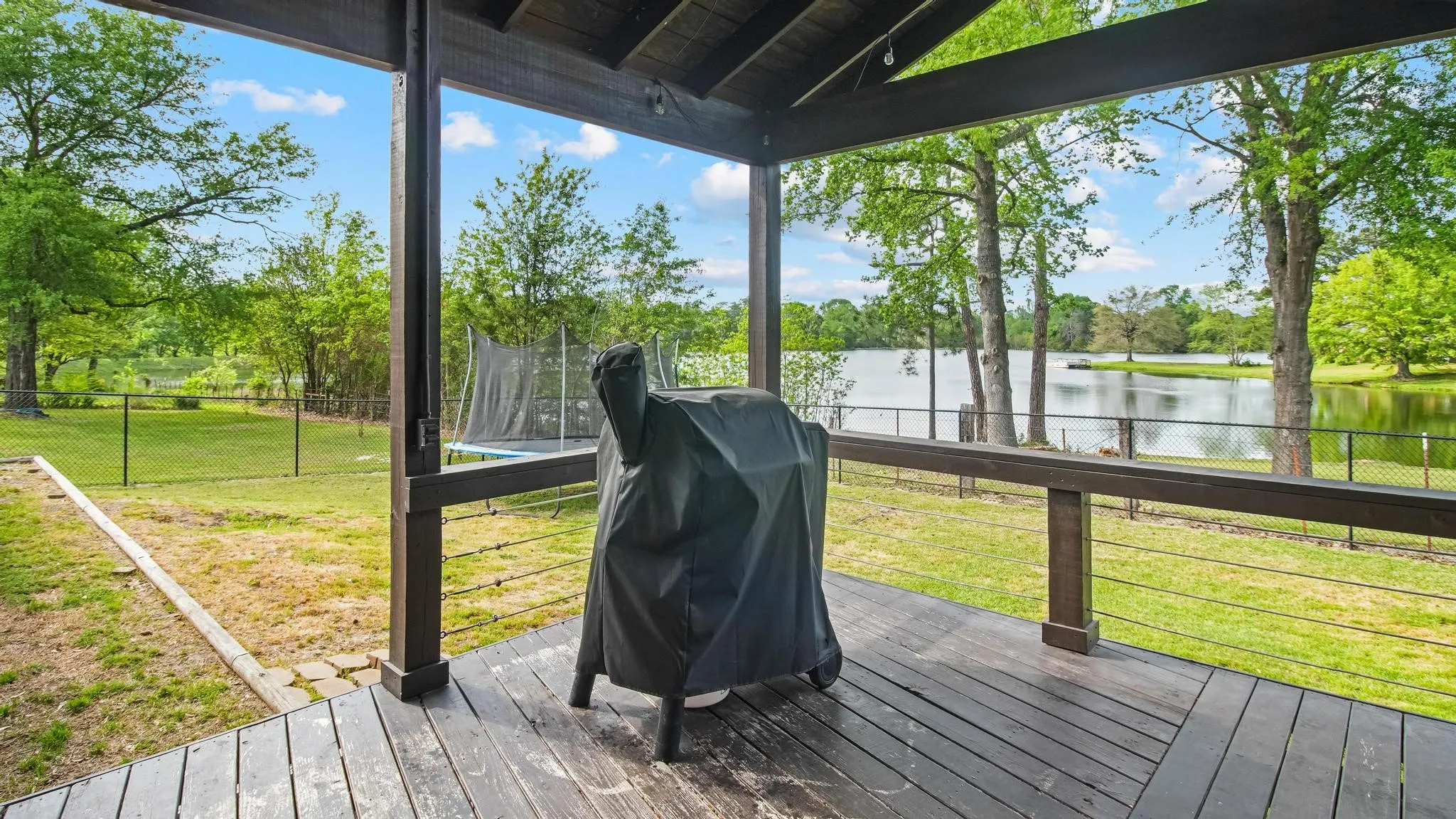 Single Family Residence For Sale in Wood County , 210 Pat Drive, Mineola, Texas 75773, 4 Bedroom, 2 Bathroom, 2 Garage spaces, 2,088 Sqft, built in 1988, mls#21301207, Real Estate Agent in Mineola, Homes For Sale in Wood county, Homes For Sale in Mineola, Realtor in Mineola Texas, Real Estate Brokerage Independent Realty Texas, Luminita Cordes Realtor