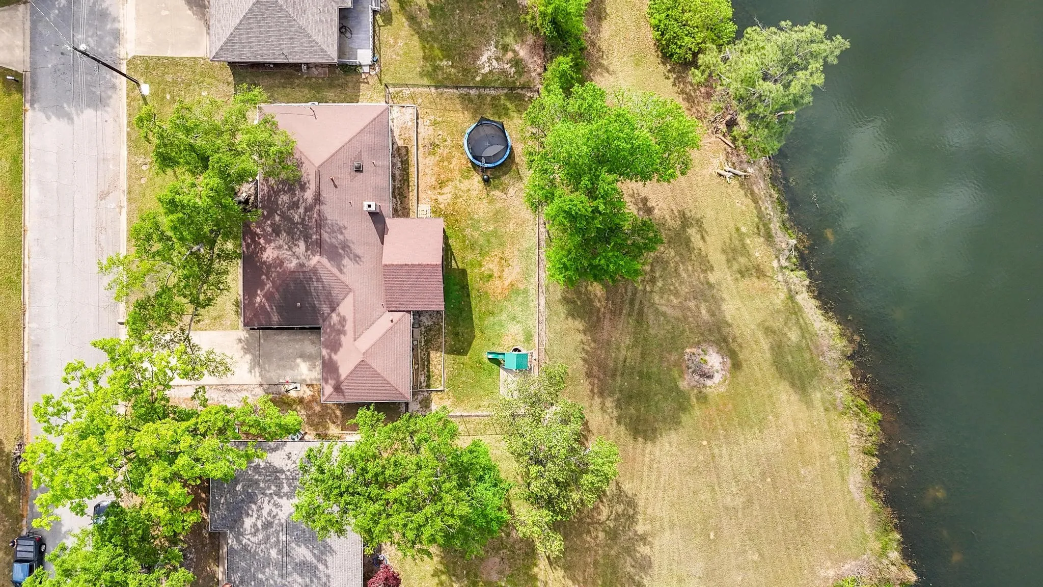 Single Family Residence For Sale in Wood County , 210 Pat Drive, Mineola, Texas 75773, 4 Bedroom, 2 Bathroom, 2 Garage spaces, 2,088 Sqft, built in 1988, mls#21301207, Real Estate Agent in Mineola, Homes For Sale in Wood county, Homes For Sale in Mineola, Realtor in Mineola Texas, Real Estate Brokerage Independent Realty Texas, Luminita Cordes Realtor
