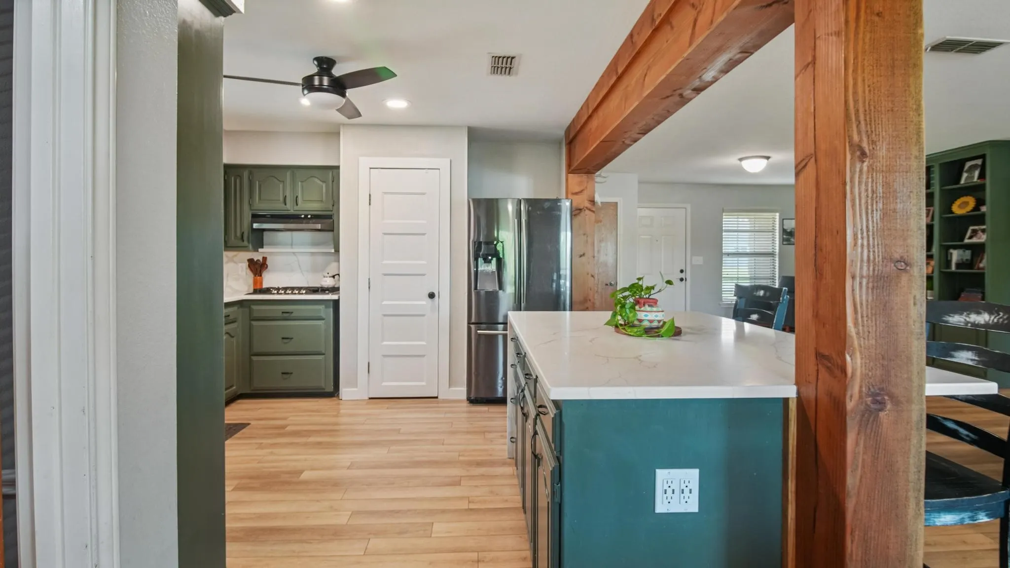 Single Family Residence For Sale in Wood County , 210 Pat Drive, Mineola, Texas 75773, 4 Bedroom, 2 Bathroom, 2 Garage spaces, 2,088 Sqft, built in 1988, mls#21301207, Real Estate Agent in Mineola, Homes For Sale in Wood county, Homes For Sale in Mineola, Realtor in Mineola Texas, Real Estate Brokerage Independent Realty Texas, Luminita Cordes Realtor