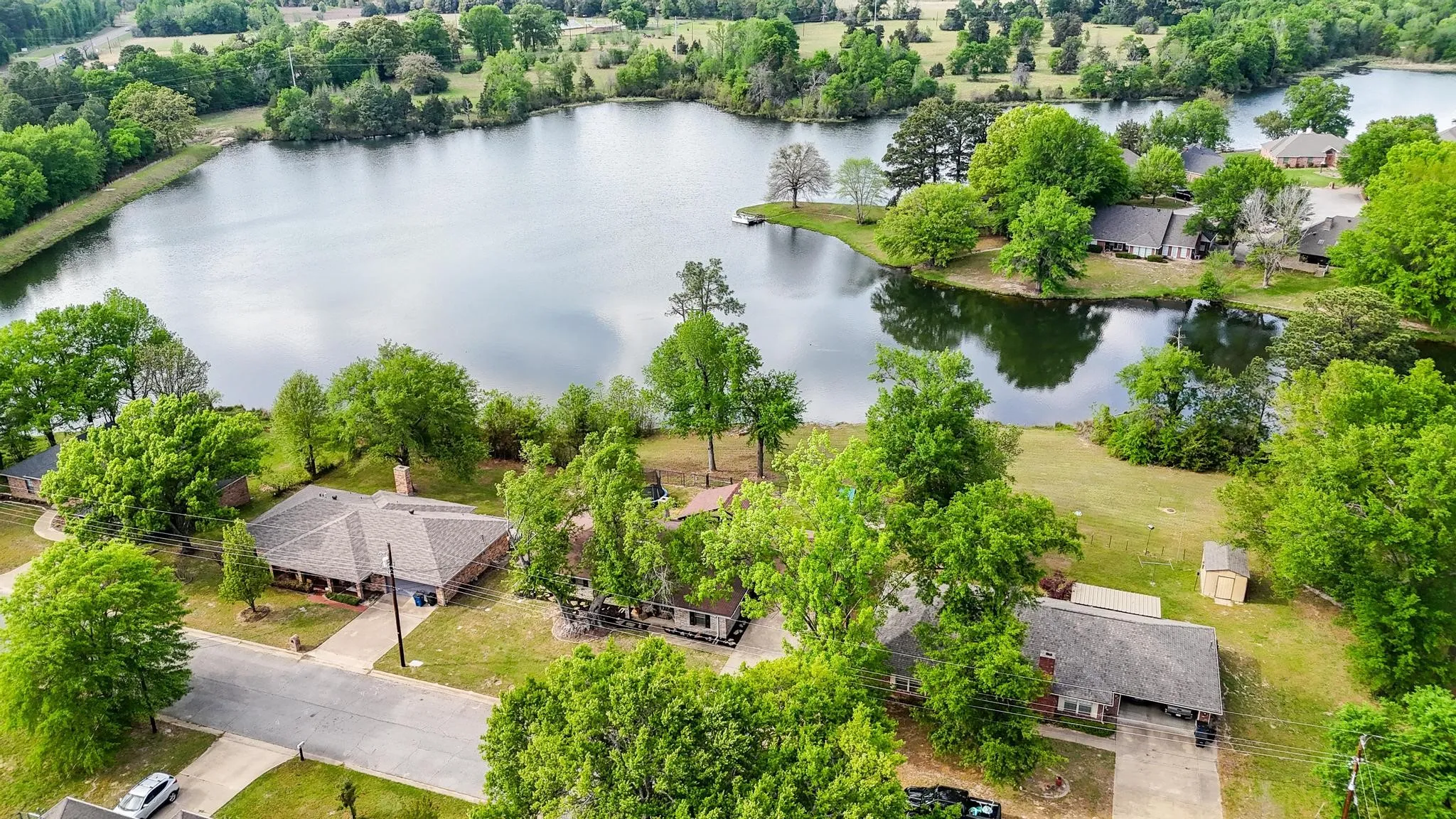 Single Family Residence For Sale in Wood County , 210 Pat Drive, Mineola, Texas 75773, 4 Bedroom, 2 Bathroom, 2 Garage spaces, 2,088 Sqft, built in 1988, mls#21301207, Real Estate Agent in Mineola, Homes For Sale in Wood county, Homes For Sale in Mineola, Realtor in Mineola Texas, Real Estate Brokerage Independent Realty Texas, Luminita Cordes Realtor