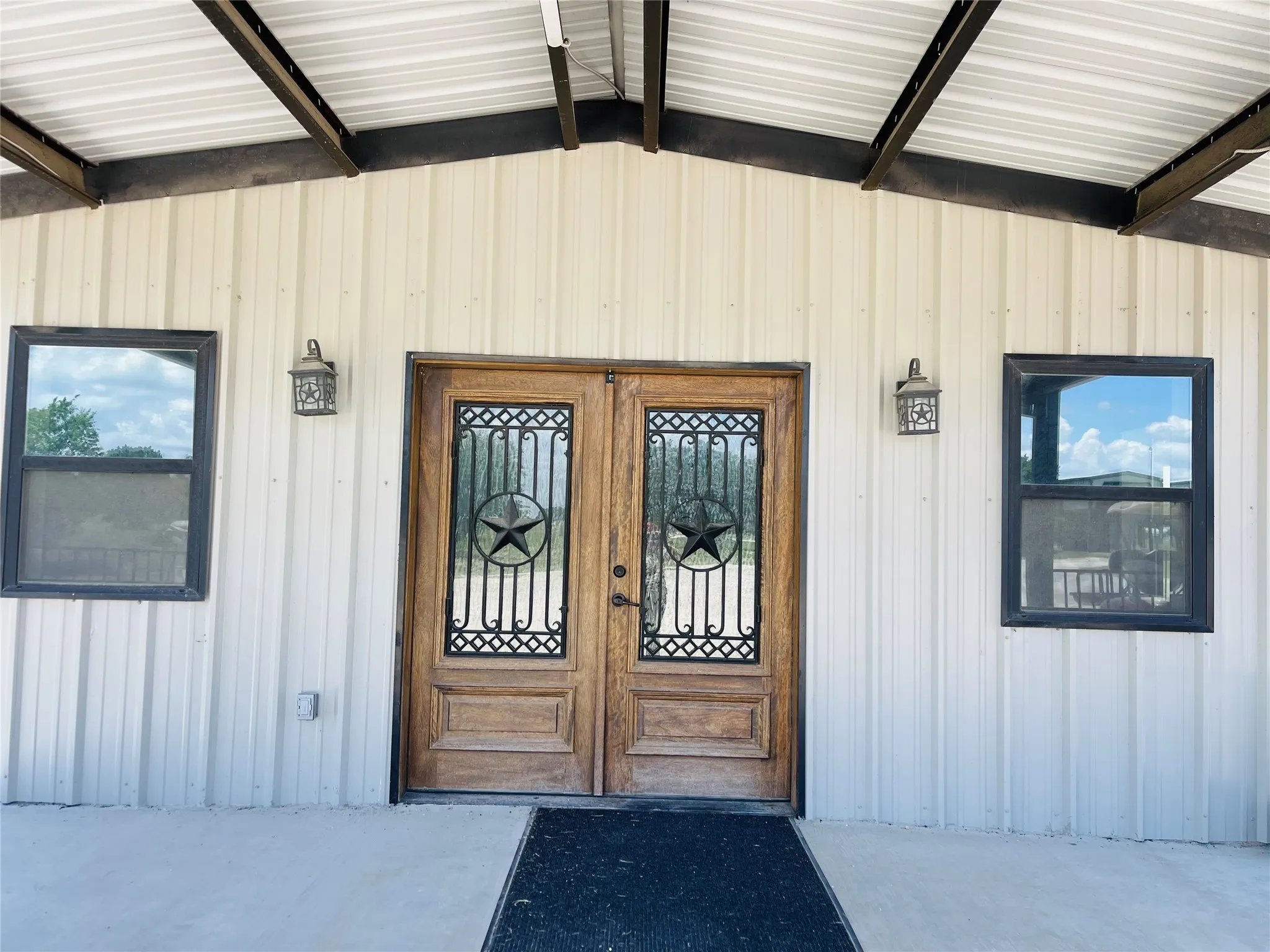 Single Family Residence For Sale in Hill County , 125 Patriot Drive, Whitney, Texas 76692, 1 Bedroom, 1 Bathroom, Garage spaces, 500 Sqft, built in 2023, Price $115,000, mls#21299373, Real Estate Agent in Whitney, Homes For Sale in Hill county, Homes For Sale in Whitney, Realtor in Whitney Texas, Real Estate Brokerage Independent Realty Texas, Luminita Cordes Realtor