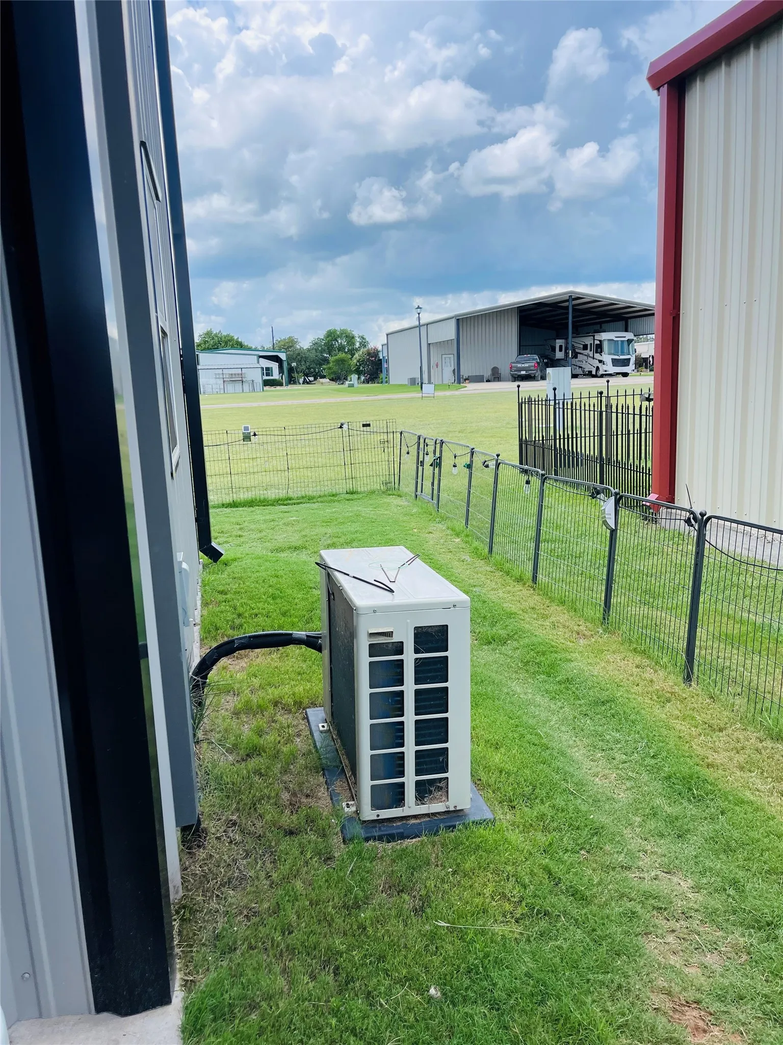 Single Family Residence For Sale in Hill County , 125 Patriot Drive, Whitney, Texas 76692, 1 Bedroom, 1 Bathroom, Garage spaces, 500 Sqft, built in 2023, Price $115,000, mls#21299373, Real Estate Agent in Whitney, Homes For Sale in Hill county, Homes For Sale in Whitney, Realtor in Whitney Texas, Real Estate Brokerage Independent Realty Texas, Luminita Cordes Realtor
