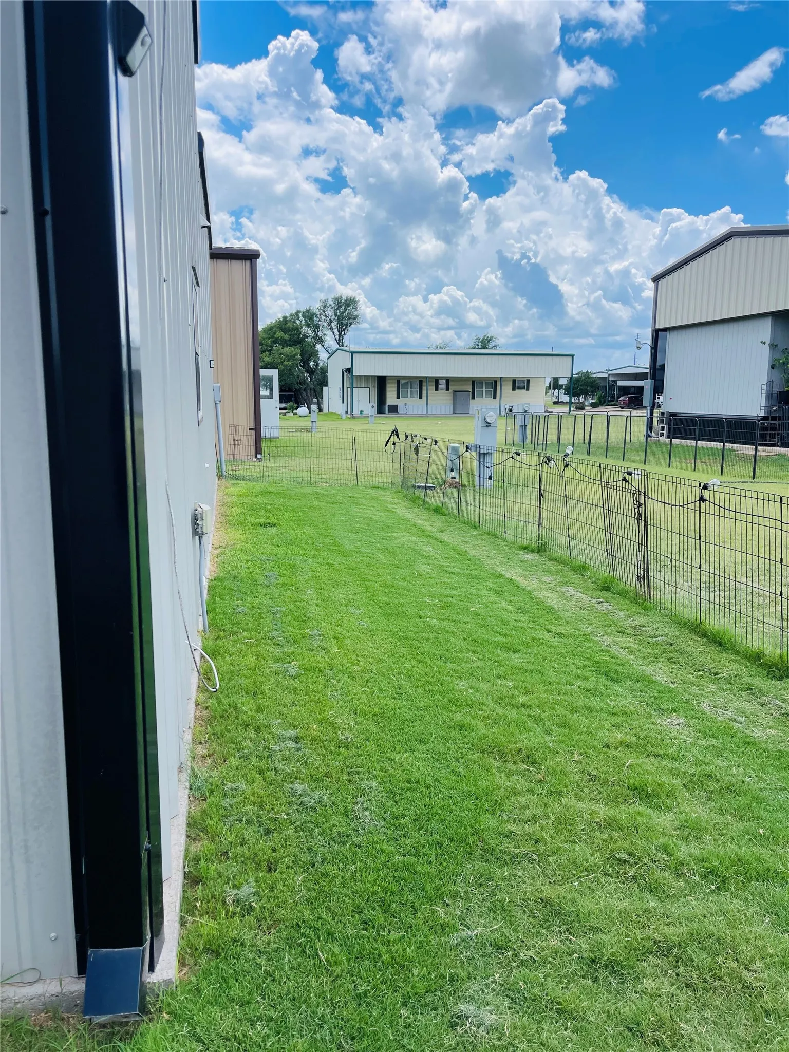 Single Family Residence For Sale in Hill County , 125 Patriot Drive, Whitney, Texas 76692, 1 Bedroom, 1 Bathroom, Garage spaces, 500 Sqft, built in 2023, Price $115,000, mls#21299373, Real Estate Agent in Whitney, Homes For Sale in Hill county, Homes For Sale in Whitney, Realtor in Whitney Texas, Real Estate Brokerage Independent Realty Texas, Luminita Cordes Realtor