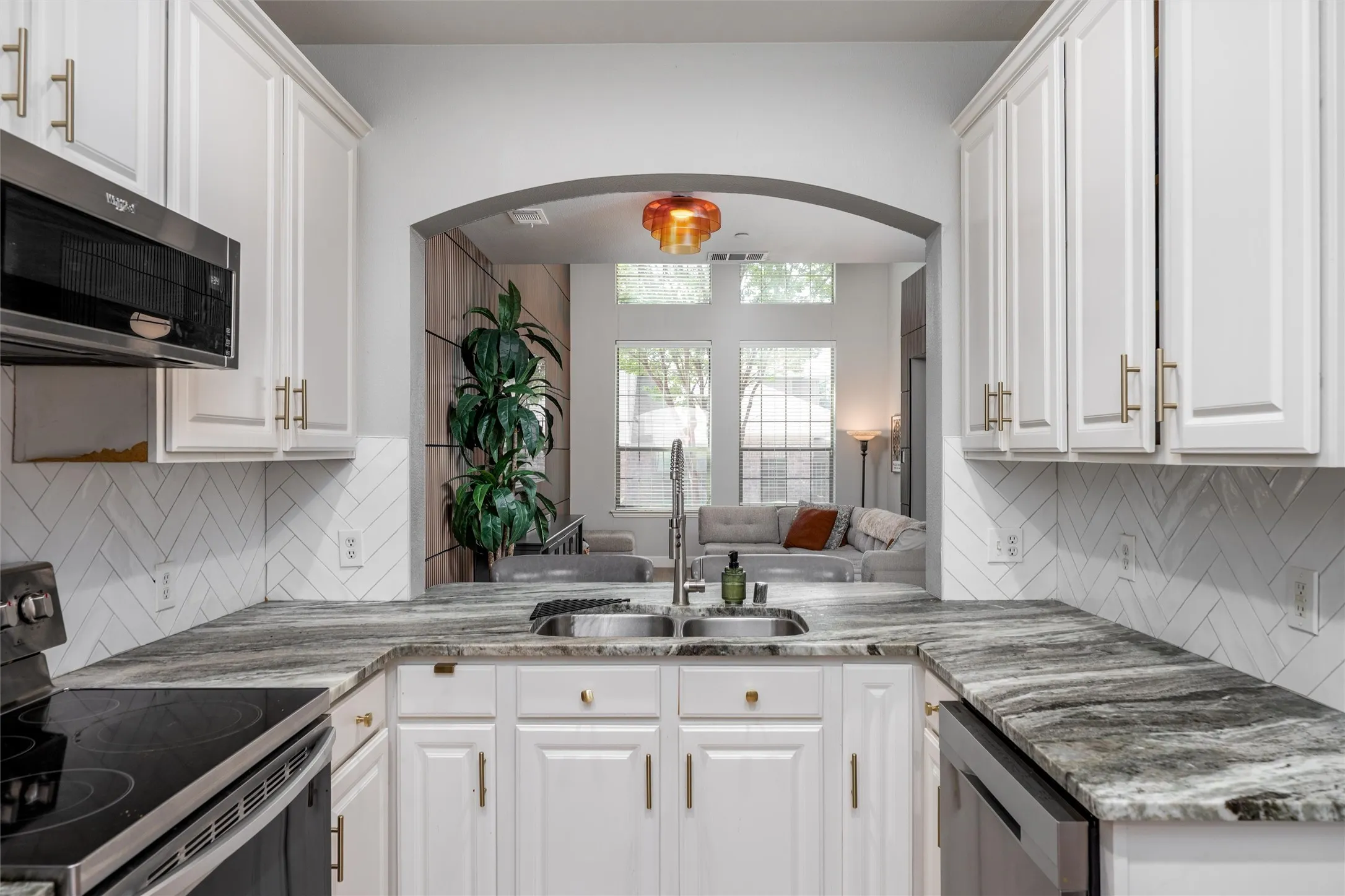 Condominium For Sale in Collin County , 575 S Virginia Hills Drive 2404, Mc Kinney, Texas 75072, 3 Bedroom, 3 Bathroom, 2 Garage spaces, 1,776 Sqft, built in 2006, mls#21301211, Real Estate Agent in Mc Kinney, Homes For Sale in Collin county, Homes For Sale in Mc Kinney, Realtor in Mc Kinney Texas, Real Estate Brokerage Independent Realty Texas, Luminita Cordes Realtor