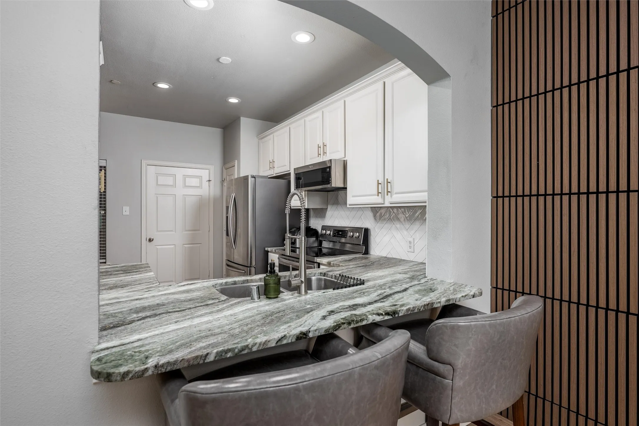 Condominium For Sale in Collin County , 575 S Virginia Hills Drive 2404, Mc Kinney, Texas 75072, 3 Bedroom, 3 Bathroom, 2 Garage spaces, 1,776 Sqft, built in 2006, mls#21301211, Real Estate Agent in Mc Kinney, Homes For Sale in Collin county, Homes For Sale in Mc Kinney, Realtor in Mc Kinney Texas, Real Estate Brokerage Independent Realty Texas, Luminita Cordes Realtor