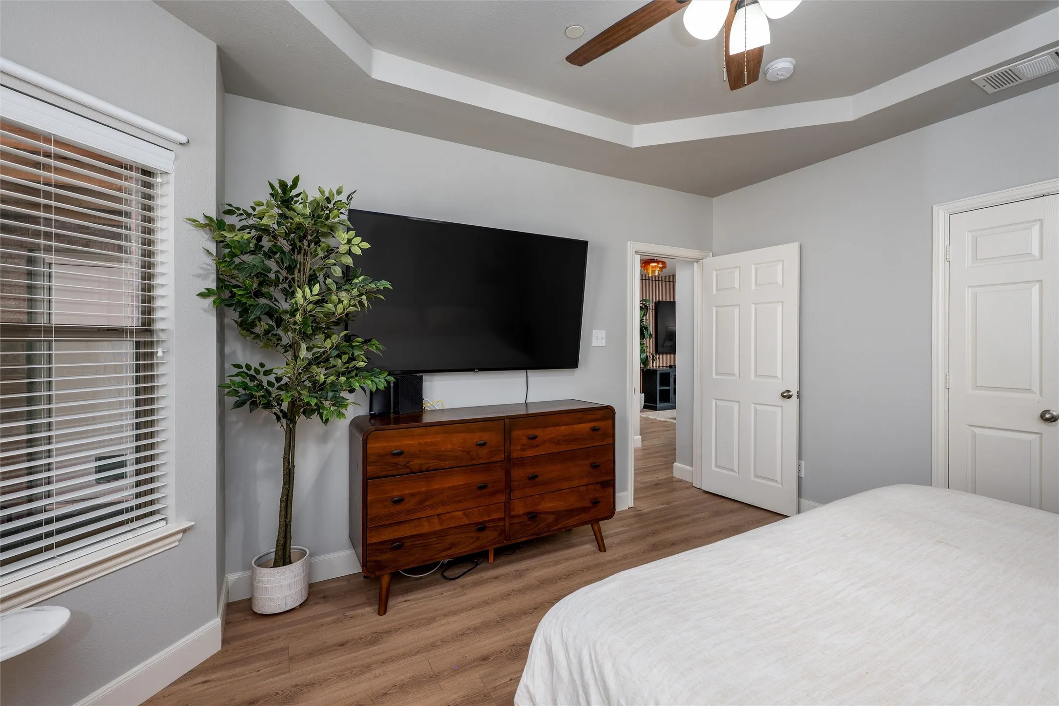 Condominium For Sale in Collin County , 575 S Virginia Hills Drive 2404, Mc Kinney, Texas 75072, 3 Bedroom, 3 Bathroom, 2 Garage spaces, 1,776 Sqft, built in 2006, mls#21301211, Real Estate Agent in Mc Kinney, Homes For Sale in Collin county, Homes For Sale in Mc Kinney, Realtor in Mc Kinney Texas, Real Estate Brokerage Independent Realty Texas, Luminita Cordes Realtor