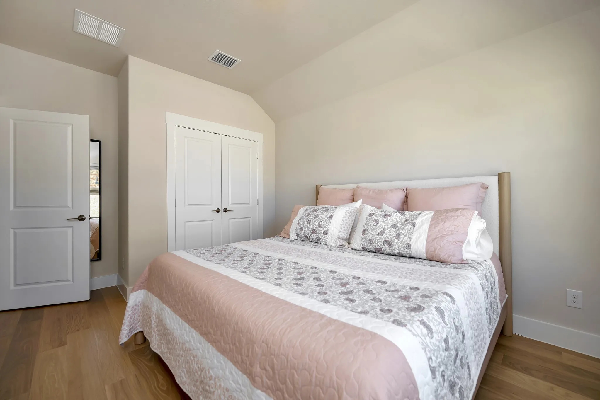 Townhouse For Sale in Tarrant County , 4720 Smokey Quartz Lane, Arlington, Texas 76005, 3 Bedroom, 3 Bathroom, 2 Garage spaces, 2,076 Sqft, built in 2024, mls#21293193, Real Estate Agent in Arlington, Homes For Sale in Tarrant county, Homes For Sale in Arlington, Realtor in Arlington Texas, Real Estate Brokerage Independent Realty Texas, Luminita Cordes Realtor