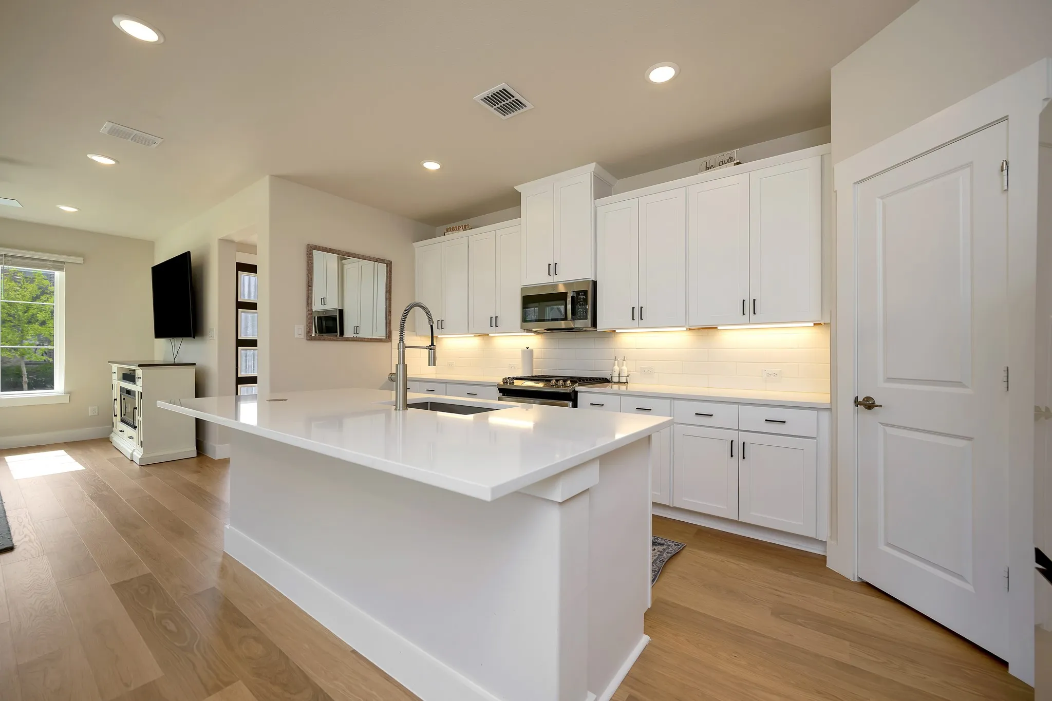 Townhouse For Sale in Tarrant County , 4720 Smokey Quartz Lane, Arlington, Texas 76005, 3 Bedroom, 3 Bathroom, 2 Garage spaces, 2,076 Sqft, built in 2024, mls#21293193, Real Estate Agent in Arlington, Homes For Sale in Tarrant county, Homes For Sale in Arlington, Realtor in Arlington Texas, Real Estate Brokerage Independent Realty Texas, Luminita Cordes Realtor