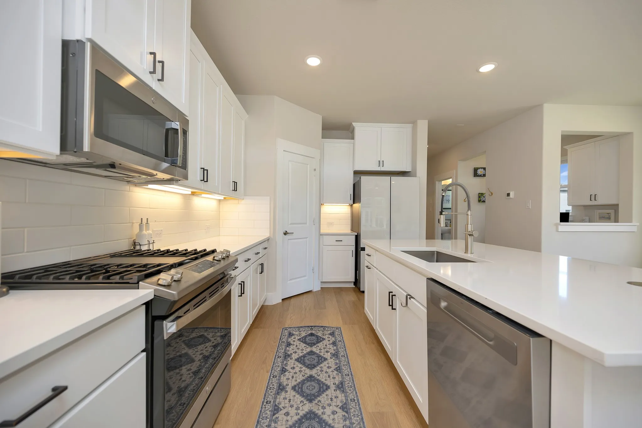 Townhouse For Sale in Tarrant County , 4720 Smokey Quartz Lane, Arlington, Texas 76005, 3 Bedroom, 3 Bathroom, 2 Garage spaces, 2,076 Sqft, built in 2024, mls#21293193, Real Estate Agent in Arlington, Homes For Sale in Tarrant county, Homes For Sale in Arlington, Realtor in Arlington Texas, Real Estate Brokerage Independent Realty Texas, Luminita Cordes Realtor