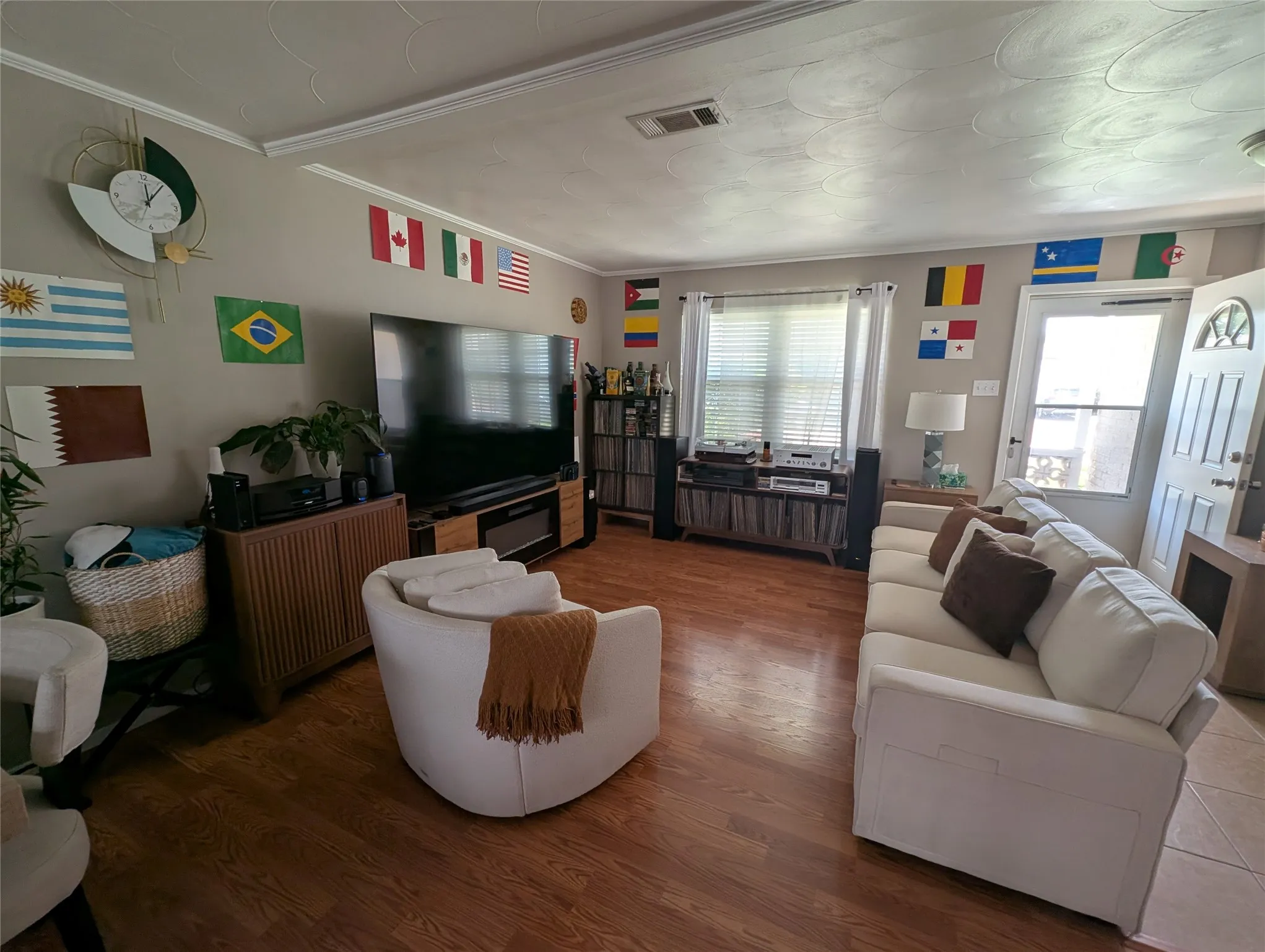 Single Family Residence For Sale in Dallas County , 1305 Glenville Drive, Garland, Texas 75042, 3 Bedroom, 2 Bathroom, 1 Garage spaces, 1,275 Sqft, built in 1963, mls#21298236, Real Estate Agent in Garland, Homes For Sale in Dallas county, Homes For Sale in Garland, Realtor in Garland Texas, Real Estate Brokerage Independent Realty Texas, Luminita Cordes Realtor