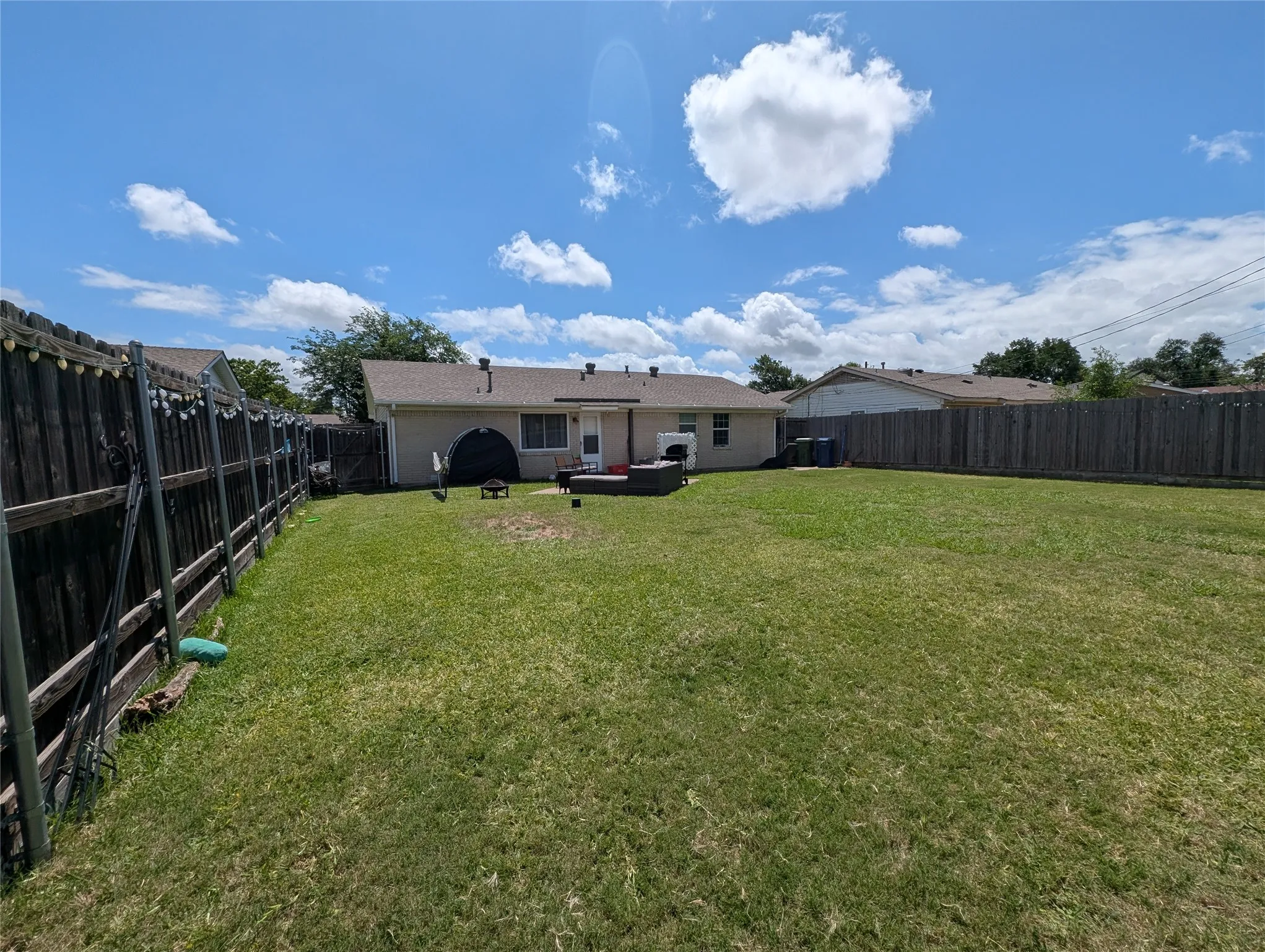 Single Family Residence For Sale in Dallas County , 1305 Glenville Drive, Garland, Texas 75042, 3 Bedroom, 2 Bathroom, 1 Garage spaces, 1,275 Sqft, built in 1963, mls#21298236, Real Estate Agent in Garland, Homes For Sale in Dallas county, Homes For Sale in Garland, Realtor in Garland Texas, Real Estate Brokerage Independent Realty Texas, Luminita Cordes Realtor