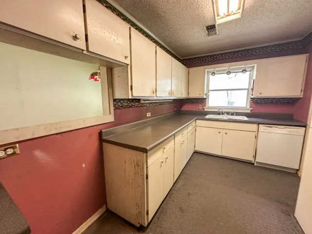 Single Family Residence For Sale in Bowie County , 2302 N Akin Street, Texarkana, Texas 75501, 3 Bedroom, 2 Bathroom, Garage spaces, 1,475 Sqft, built in 1960, mls#21301213, Real Estate Agent in Texarkana, Homes For Sale in Bowie county, Homes For Sale in Texarkana, Realtor in Texarkana Texas, Real Estate Brokerage Independent Realty Texas, Luminita Cordes Realtor