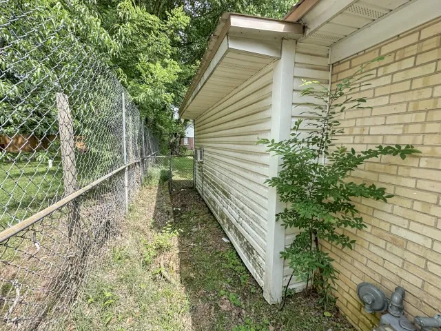 Single Family Residence For Sale in Bowie County , 2302 N Akin Street, Texarkana, Texas 75501, 3 Bedroom, 2 Bathroom, Garage spaces, 1,475 Sqft, built in 1960, mls#21301213, Real Estate Agent in Texarkana, Homes For Sale in Bowie county, Homes For Sale in Texarkana, Realtor in Texarkana Texas, Real Estate Brokerage Independent Realty Texas, Luminita Cordes Realtor
