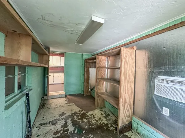 Single Family Residence For Sale in Bowie County , 2302 N Akin Street, Texarkana, Texas 75501, 3 Bedroom, 2 Bathroom, Garage spaces, 1,475 Sqft, built in 1960, mls#21301213, Real Estate Agent in Texarkana, Homes For Sale in Bowie county, Homes For Sale in Texarkana, Realtor in Texarkana Texas, Real Estate Brokerage Independent Realty Texas, Luminita Cordes Realtor
