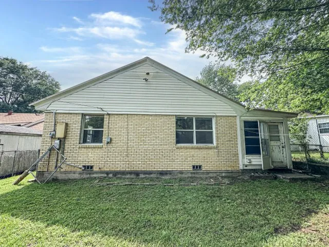 Single Family Residence For Sale in Bowie County , 2302 N Akin Street, Texarkana, Texas 75501, 3 Bedroom, 2 Bathroom, Garage spaces, 1,475 Sqft, built in 1960, mls#21301213, Real Estate Agent in Texarkana, Homes For Sale in Bowie county, Homes For Sale in Texarkana, Realtor in Texarkana Texas, Real Estate Brokerage Independent Realty Texas, Luminita Cordes Realtor