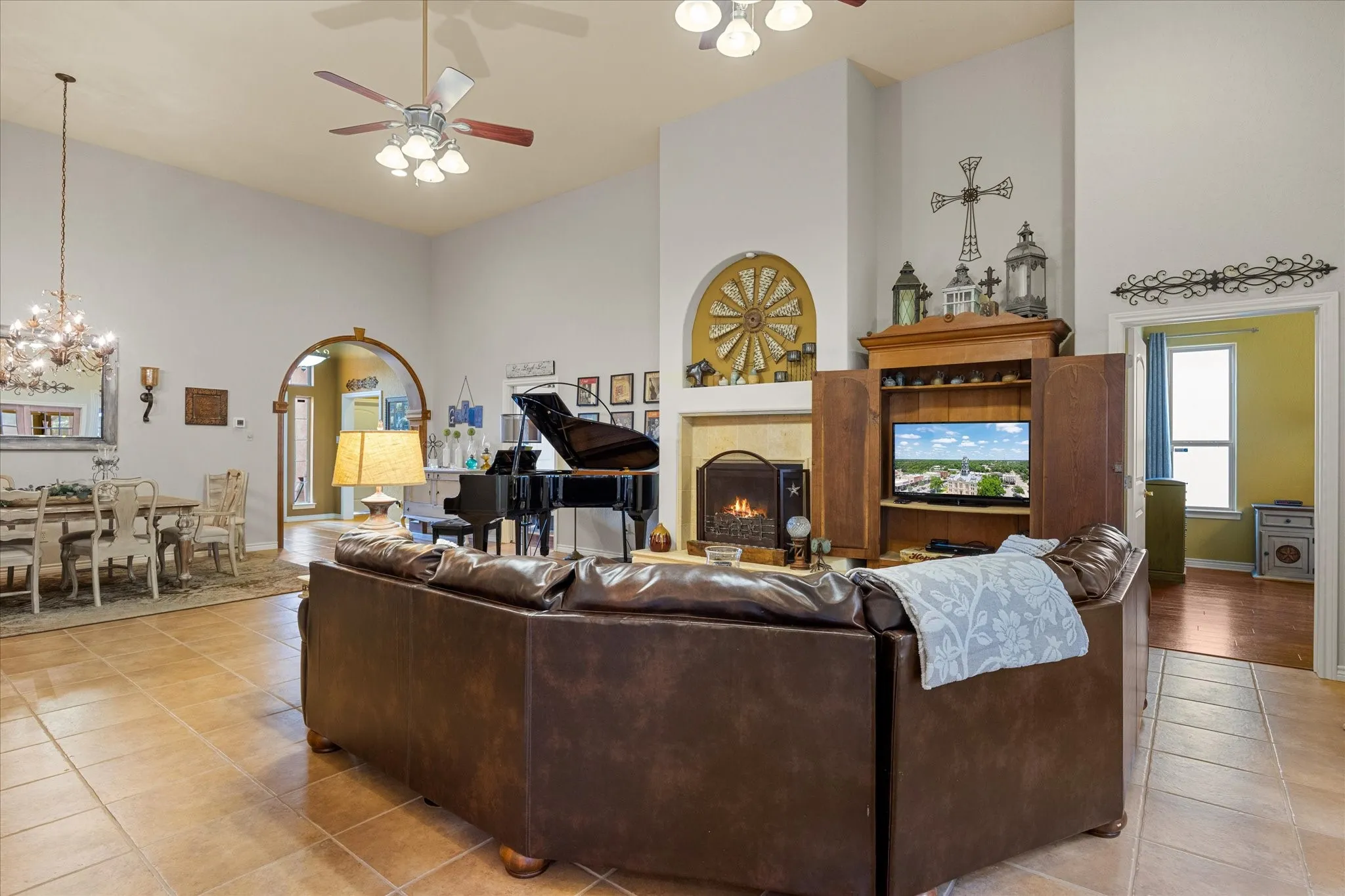 Single Family Residence For Sale in Somervell County , 110 Valley View, Glen Rose, Texas 76043, 3 Bedroom, 2 Bathroom, 2 Garage spaces, 2,165 Sqft, built in 2006, mls#21290253, Real Estate Agent in Glen Rose, Homes For Sale in Somervell county, Homes For Sale in Glen Rose, Realtor in Glen Rose Texas, Real Estate Brokerage Independent Realty Texas, Luminita Cordes Realtor