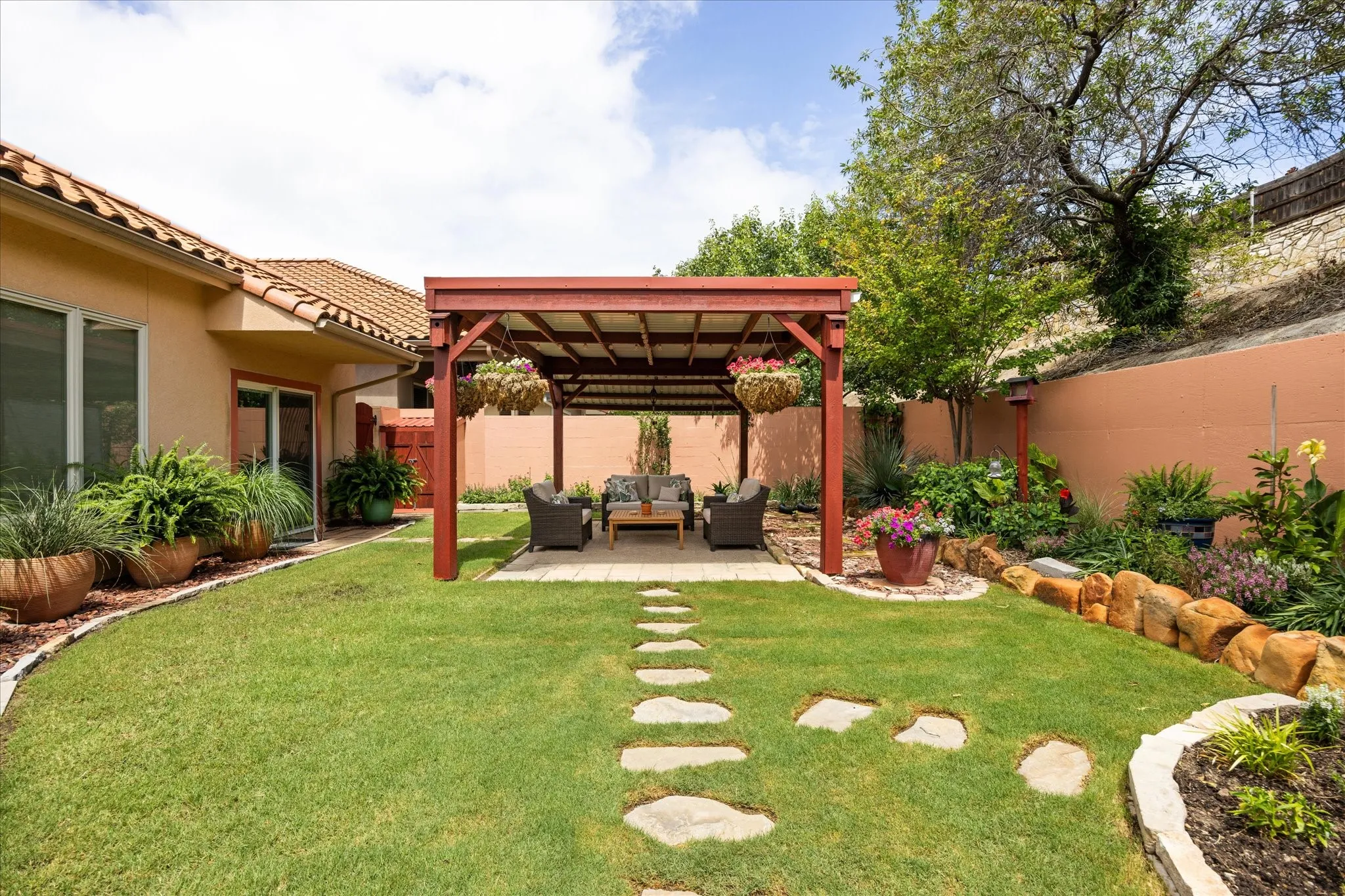 Single Family Residence For Sale in Somervell County , 110 Valley View, Glen Rose, Texas 76043, 3 Bedroom, 2 Bathroom, 2 Garage spaces, 2,165 Sqft, built in 2006, mls#21290253, Real Estate Agent in Glen Rose, Homes For Sale in Somervell county, Homes For Sale in Glen Rose, Realtor in Glen Rose Texas, Real Estate Brokerage Independent Realty Texas, Luminita Cordes Realtor