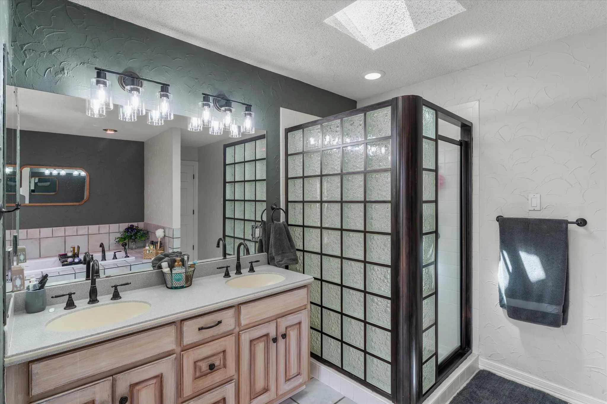Single Family Residence For Sale in Wood County , 3034 State Highway 154, Quitman, Texas 75783, 4 Bedroom, 4 Bathroom, 2 Garage spaces, 2,763 Sqft, built in 1996, mls#21298812, Real Estate Agent in Quitman, Homes For Sale in Wood county, Homes For Sale in Quitman, Realtor in Quitman Texas, Real Estate Brokerage Independent Realty Texas, Luminita Cordes Realtor