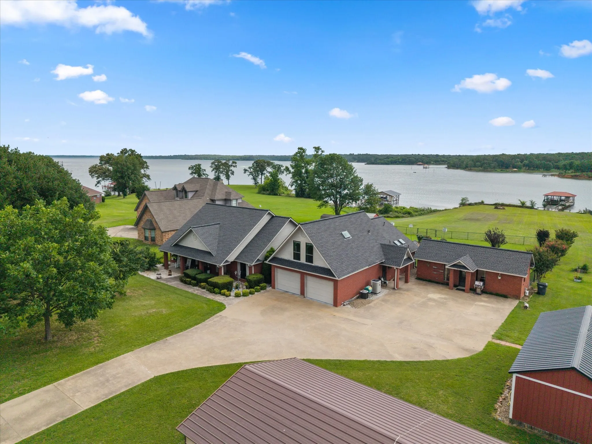 Single Family Residence For Sale in Wood County , 3034 State Highway 154, Quitman, Texas 75783, 4 Bedroom, 4 Bathroom, 2 Garage spaces, 2,763 Sqft, built in 1996, mls#21298812, Real Estate Agent in Quitman, Homes For Sale in Wood county, Homes For Sale in Quitman, Realtor in Quitman Texas, Real Estate Brokerage Independent Realty Texas, Luminita Cordes Realtor