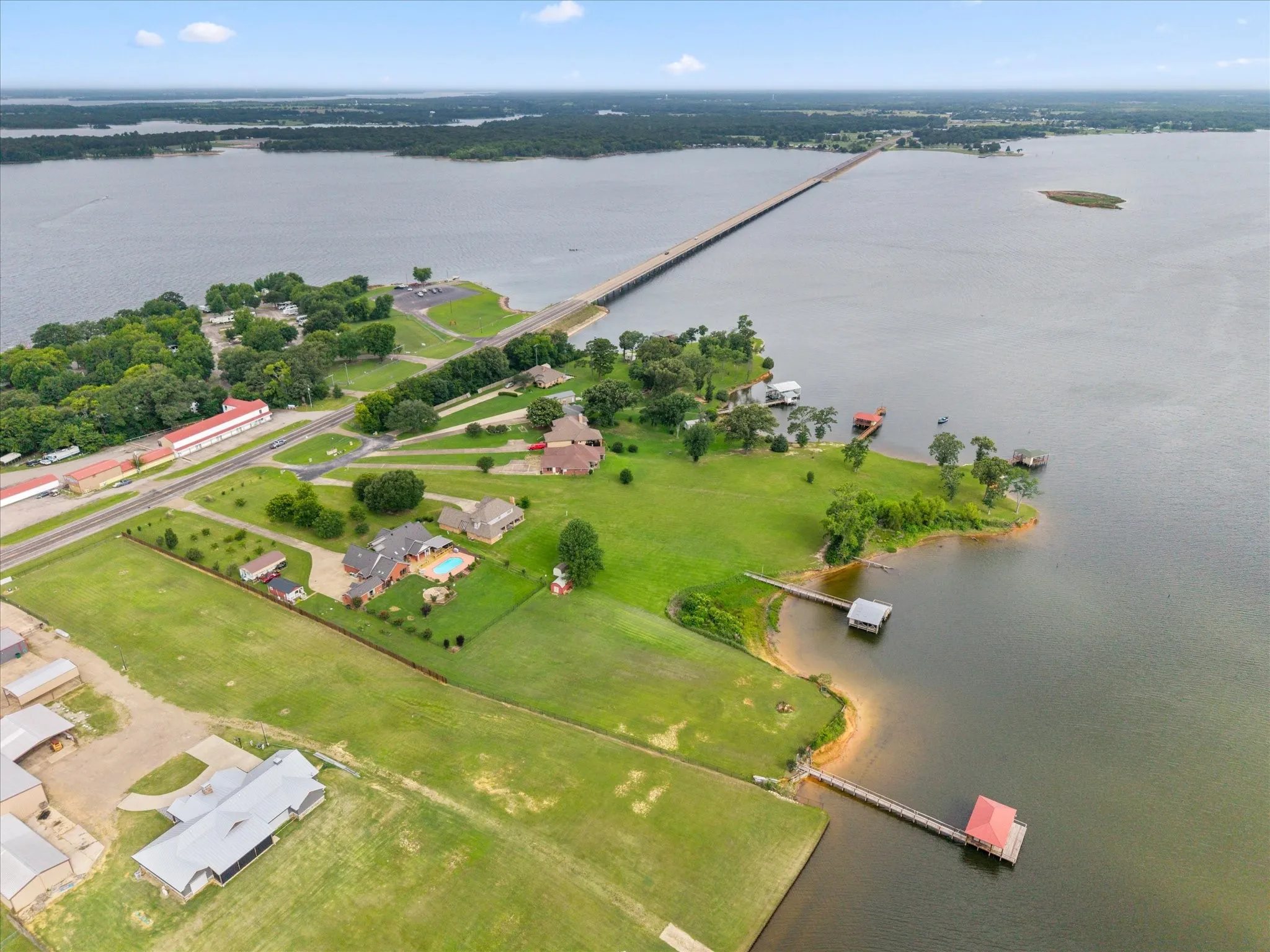 Single Family Residence For Sale in Wood County , 3034 State Highway 154, Quitman, Texas 75783, 4 Bedroom, 4 Bathroom, 2 Garage spaces, 2,763 Sqft, built in 1996, mls#21298812, Real Estate Agent in Quitman, Homes For Sale in Wood county, Homes For Sale in Quitman, Realtor in Quitman Texas, Real Estate Brokerage Independent Realty Texas, Luminita Cordes Realtor