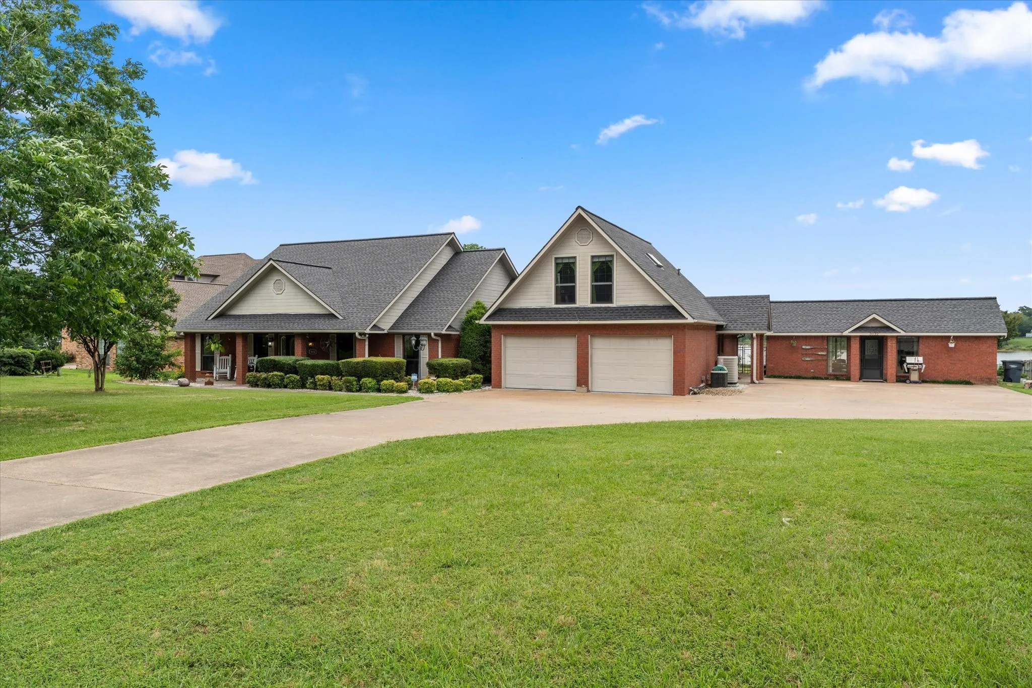 Single Family Residence For Sale in Wood County , 3034 State Highway 154, Quitman, Texas 75783, 4 Bedroom, 4 Bathroom, 2 Garage spaces, 2,763 Sqft, built in 1996, mls#21298812, Real Estate Agent in Quitman, Homes For Sale in Wood county, Homes For Sale in Quitman, Realtor in Quitman Texas, Real Estate Brokerage Independent Realty Texas, Luminita Cordes Realtor