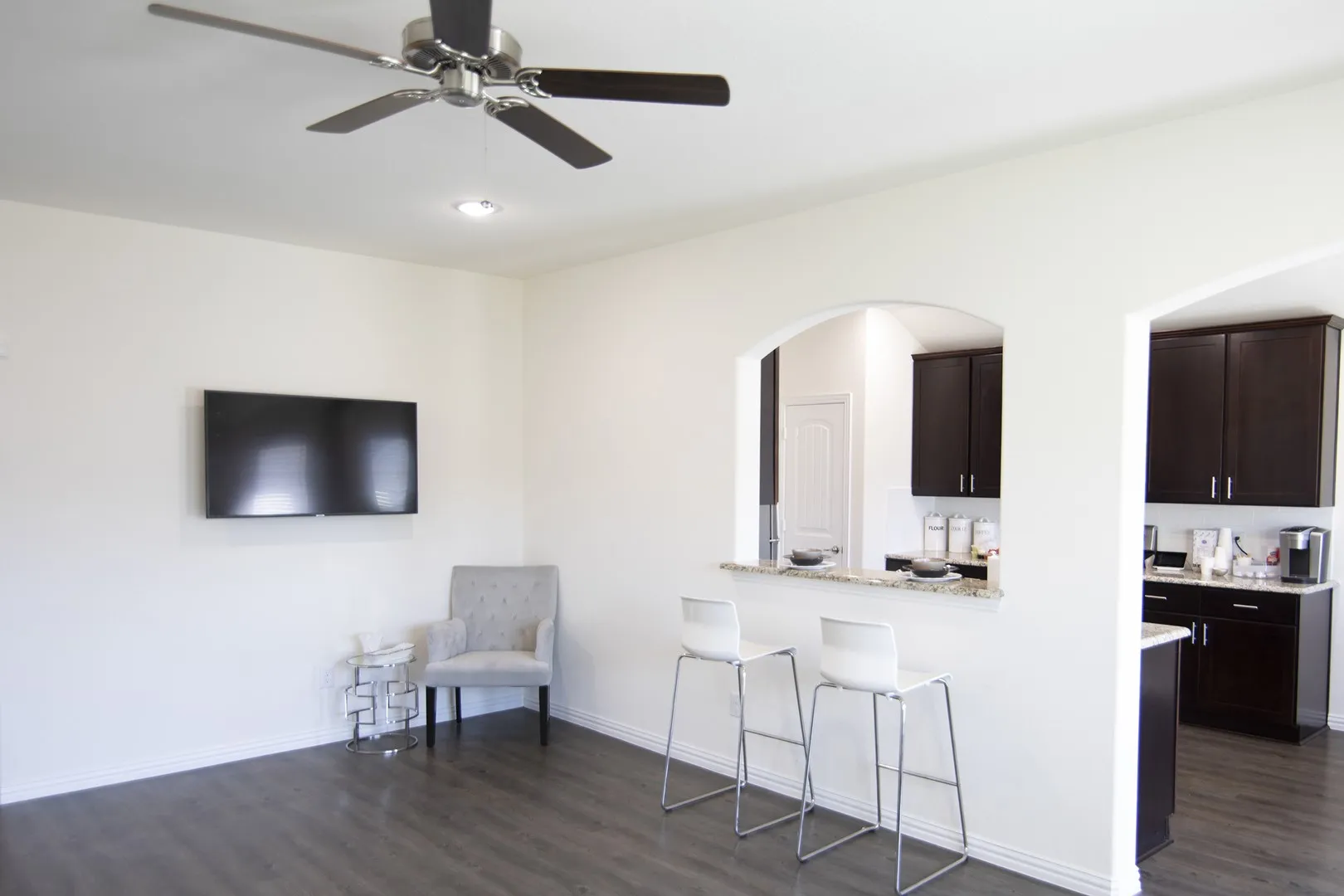 1705-Teagarden-living room