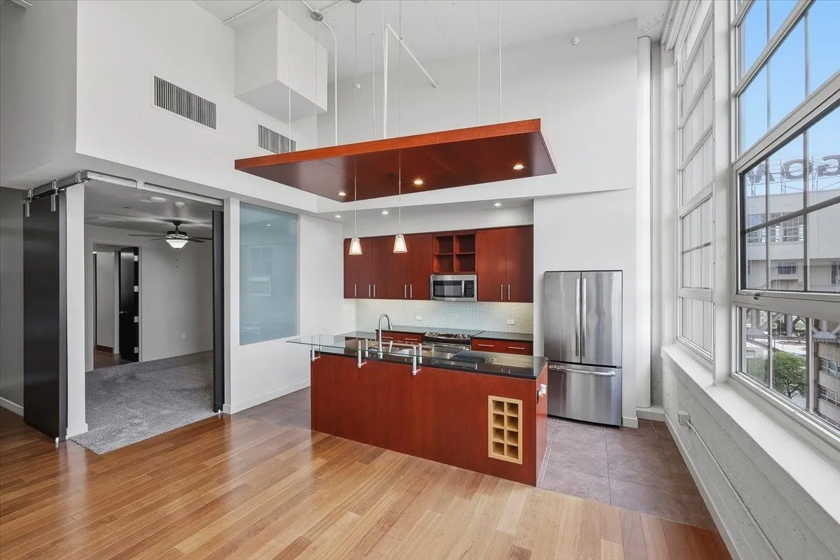 Condominium For Sale in Tarrant County , 2600 W 7th Street 2722, Fort Worth, Texas 76107, 2 Bedroom, 2 Bathroom, 2 Garage spaces, 1,263 Sqft, built in 1928, mls#21296954, Real Estate Agent in Fort Worth, Homes For Sale in Tarrant county, Homes For Sale in Fort Worth, Realtor in Fort Worth Texas, Real Estate Brokerage Independent Realty Texas, Luminita Cordes Realtor