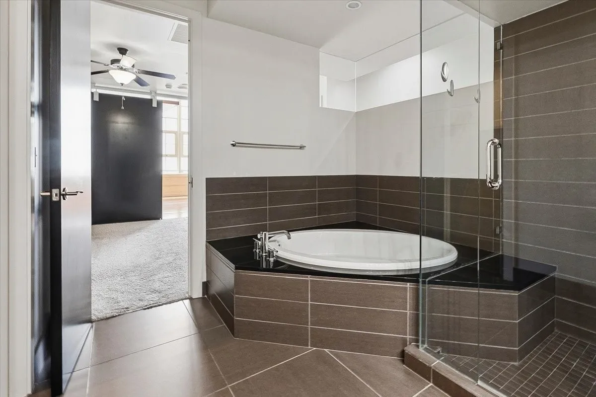Condominium For Sale in Tarrant County , 2600 W 7th Street 2722, Fort Worth, Texas 76107, 2 Bedroom, 2 Bathroom, 2 Garage spaces, 1,263 Sqft, built in 1928, mls#21296954, Real Estate Agent in Fort Worth, Homes For Sale in Tarrant county, Homes For Sale in Fort Worth, Realtor in Fort Worth Texas, Real Estate Brokerage Independent Realty Texas, Luminita Cordes Realtor