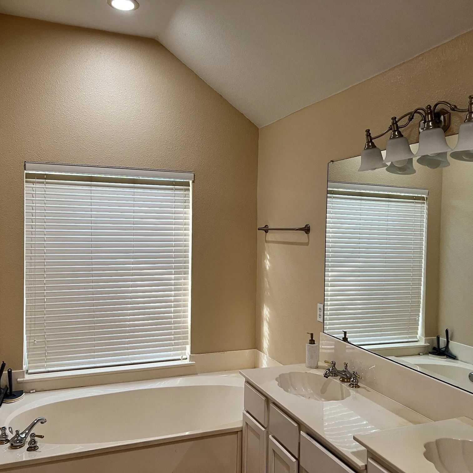 Single Family Residence For Rent in Collin County , 3004 Blue Mesa Drive, Plano, Texas 75025, 4 Bedrooms, 2 Bathrooms, 2 Garage spaces, 1,924 Sqft, built in 1996, Price $2,550, mls#21300940, Real Estate Agent in Plano, Homes For Rent in Collin county, Homes For Rent in Plano, Realtor in Plano Texas, Real Estate Brokerage Independent Realty Texas, Luminita Cordes Realtor