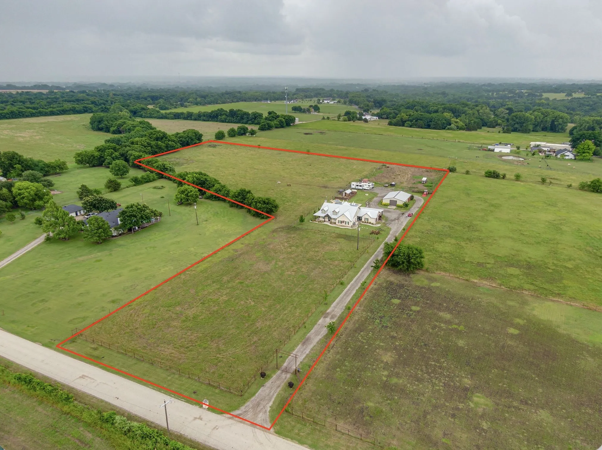 Single Family Residence For Sale in Ellis County , 61 Rockett Lane, Pecan Hill, Texas 75154, 4 Bedroom, 3 Bathroom, 1 Garage spaces, 2,885 Sqft, built in 2016, mls#21297961, Real Estate Agent in Pecan Hill, Homes For Sale in Ellis county, Homes For Sale in Pecan Hill, Realtor in Pecan Hill Texas, Real Estate Brokerage Independent Realty Texas, Luminita Cordes Realtor