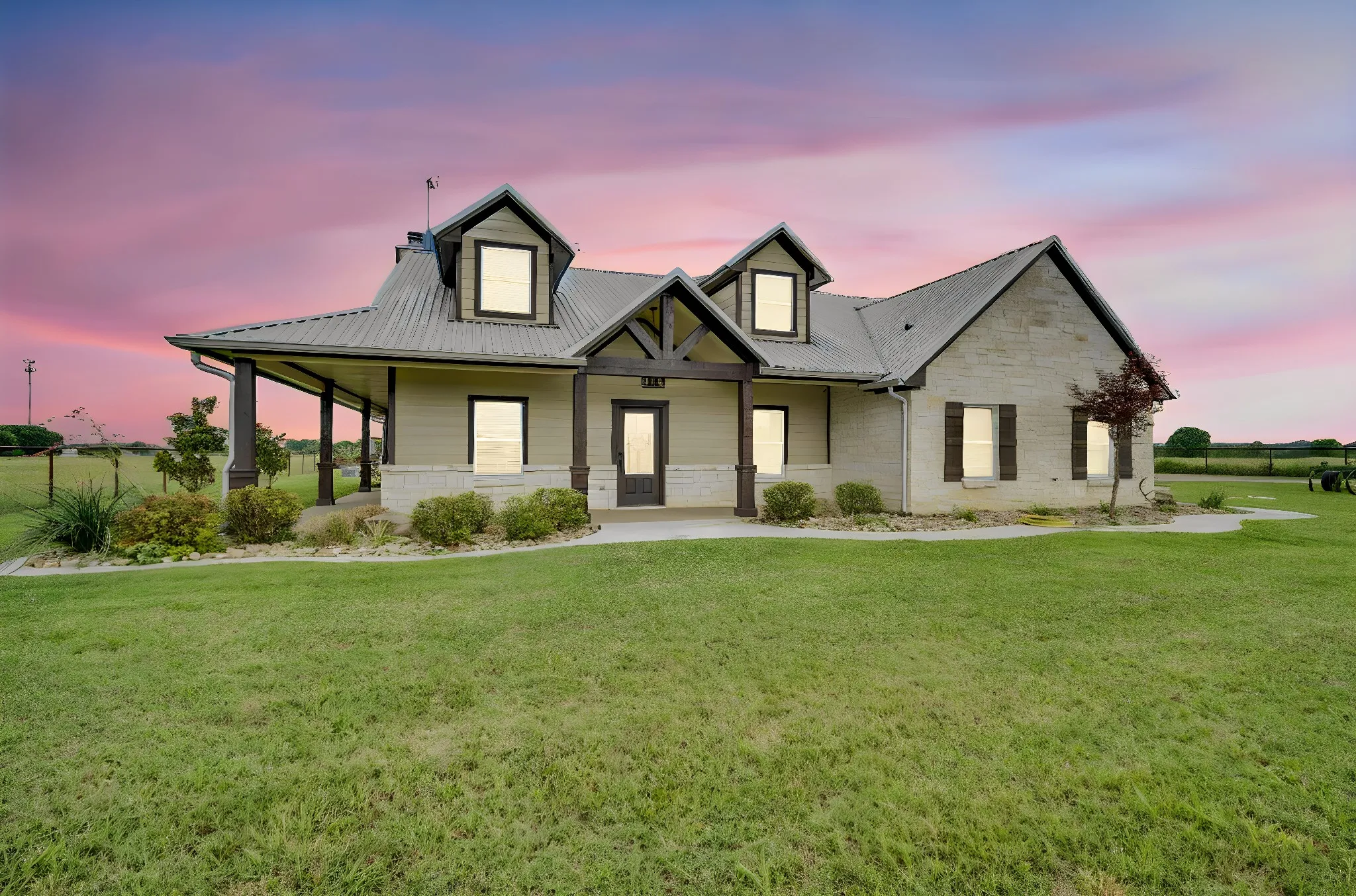 Single Family Residence For Sale in Ellis County , 61 Rockett Lane, Pecan Hill, Texas 75154, 4 Bedroom, 3 Bathroom, 1 Garage spaces, 2,885 Sqft, built in 2016, mls#21297961, Real Estate Agent in Pecan Hill, Homes For Sale in Ellis county, Homes For Sale in Pecan Hill, Realtor in Pecan Hill Texas, Real Estate Brokerage Independent Realty Texas, Luminita Cordes Realtor