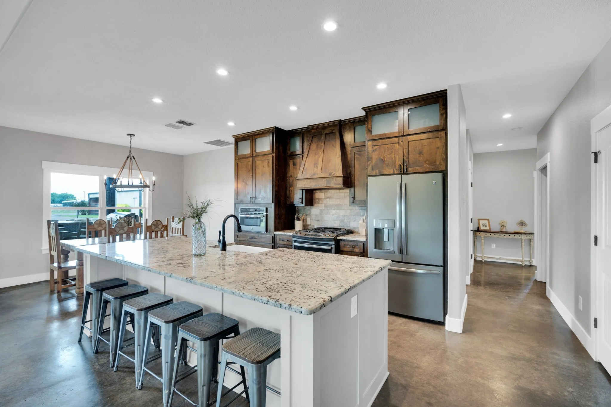 Single Family Residence For Sale in Ellis County , 61 Rockett Lane, Pecan Hill, Texas 75154, 4 Bedroom, 3 Bathroom, 1 Garage spaces, 2,885 Sqft, built in 2016, mls#21297961, Real Estate Agent in Pecan Hill, Homes For Sale in Ellis county, Homes For Sale in Pecan Hill, Realtor in Pecan Hill Texas, Real Estate Brokerage Independent Realty Texas, Luminita Cordes Realtor